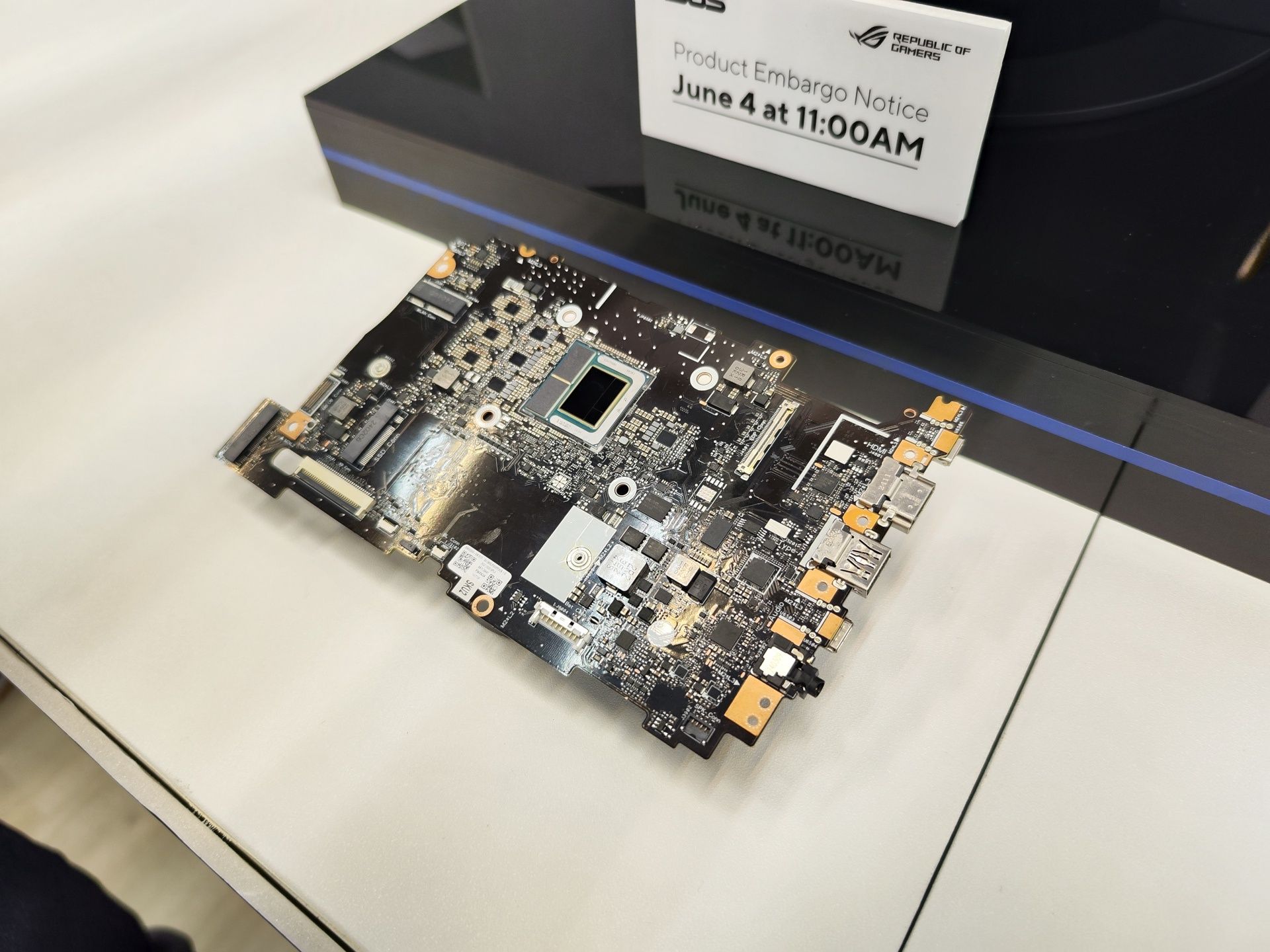 ASUS ExpertBook