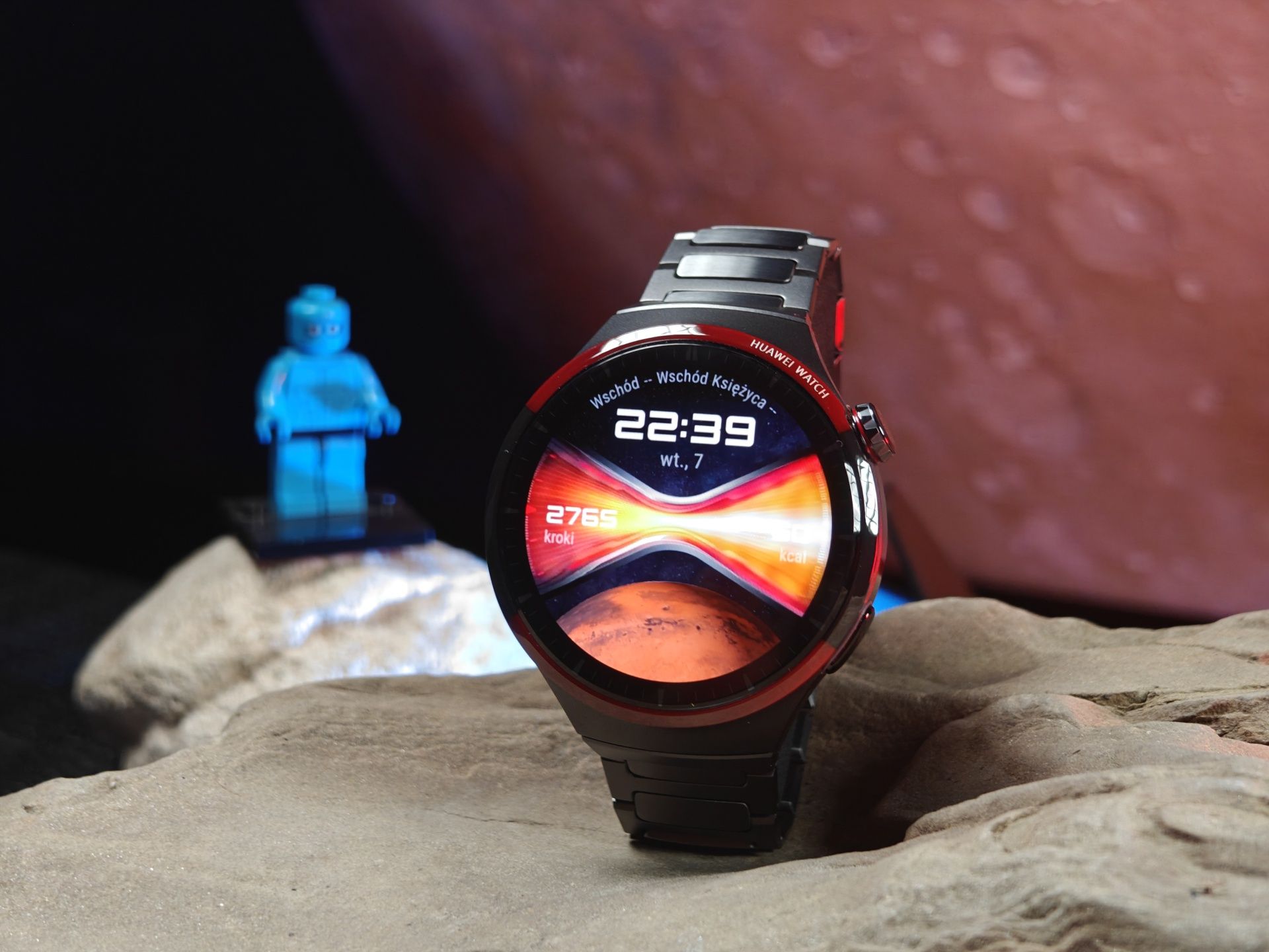 Huawei Watch 4 Pro Space Edition ma tematyczną, kosmiczną tarczę