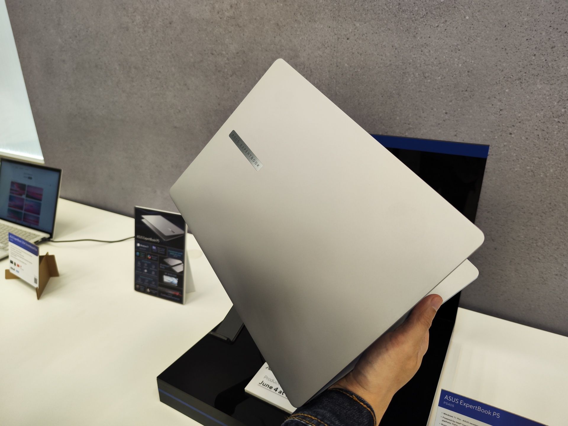 ASUS ExpertBook