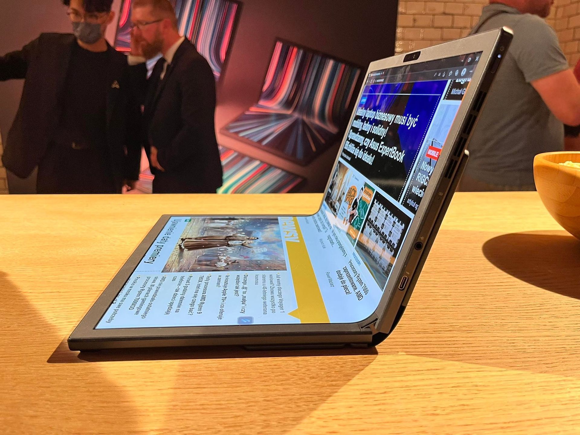 ASUS Zenbook 17 Fold OLED