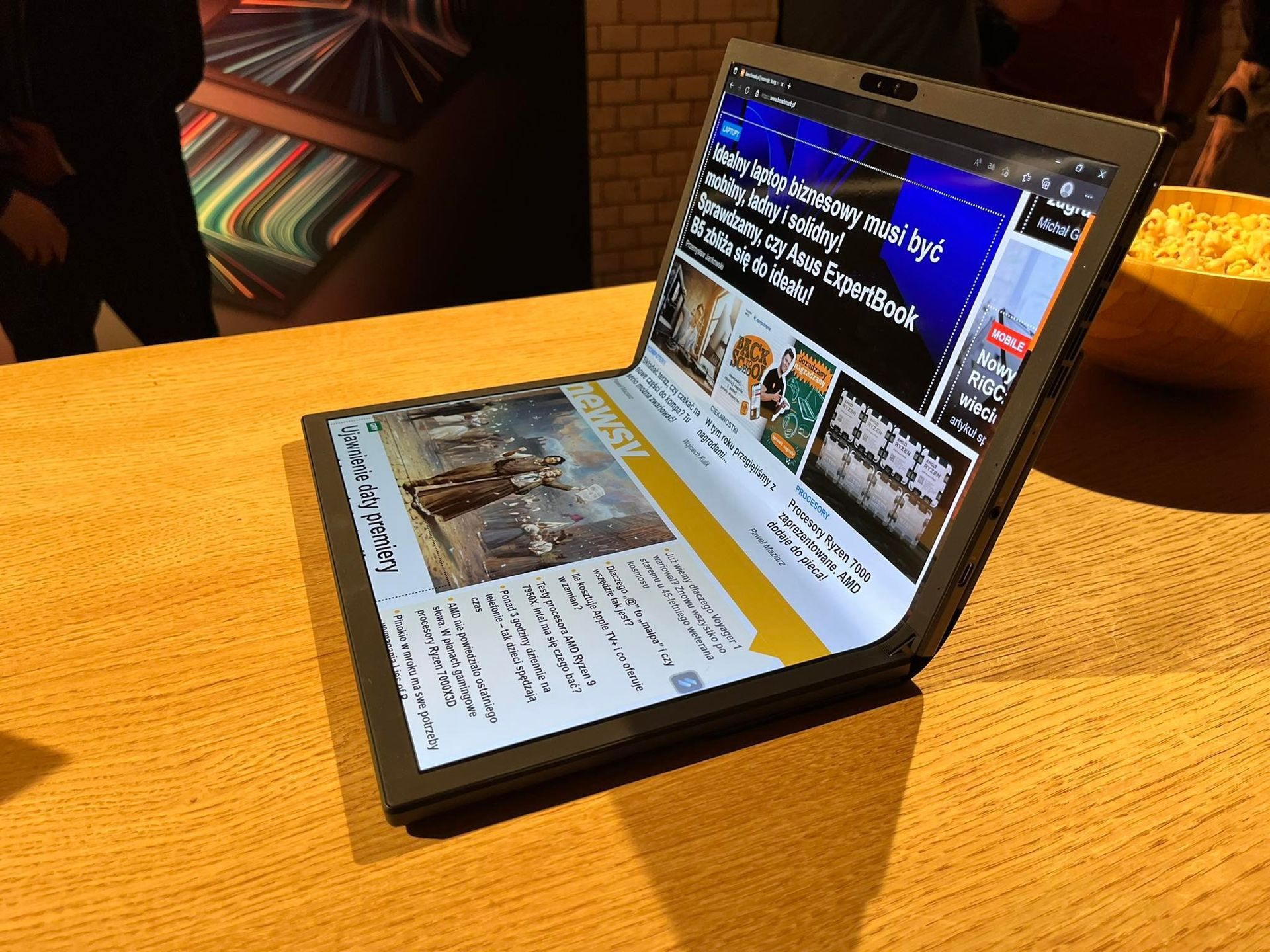 ASUS Zenbook 17 Fold OLED