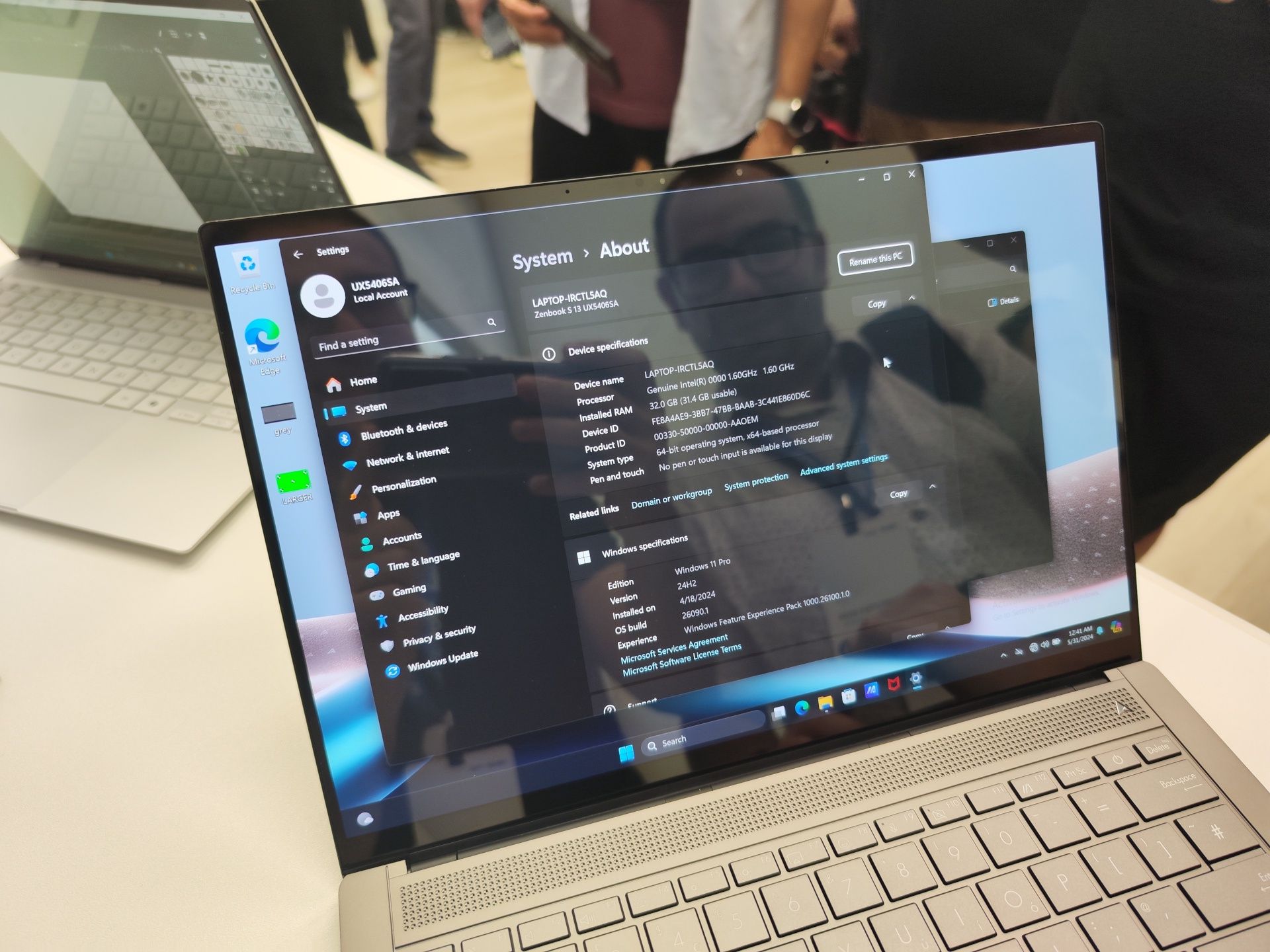 ASUS ZenBook S 14
