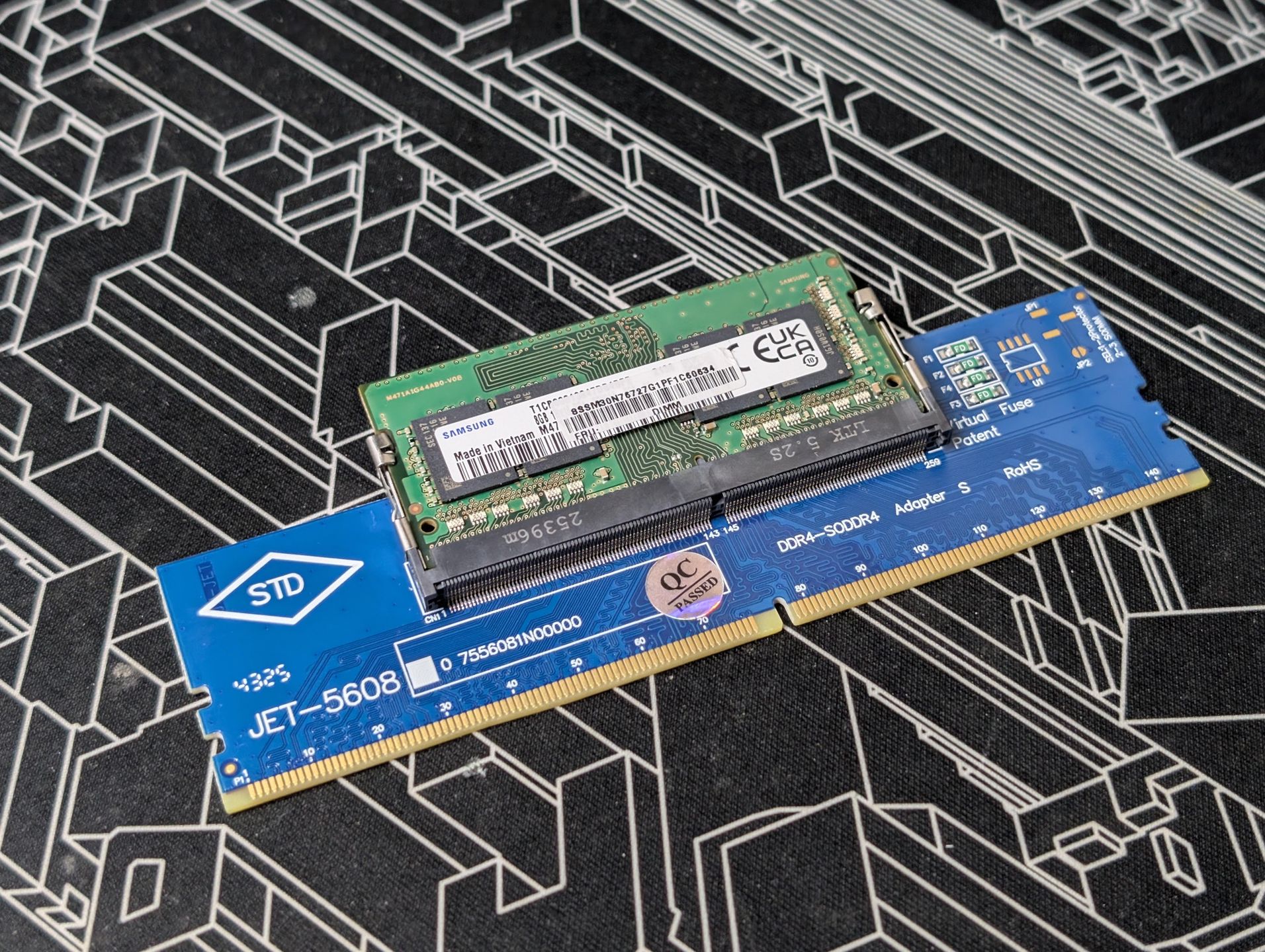 Pamięć SO-DIMM w adapterze DIMM