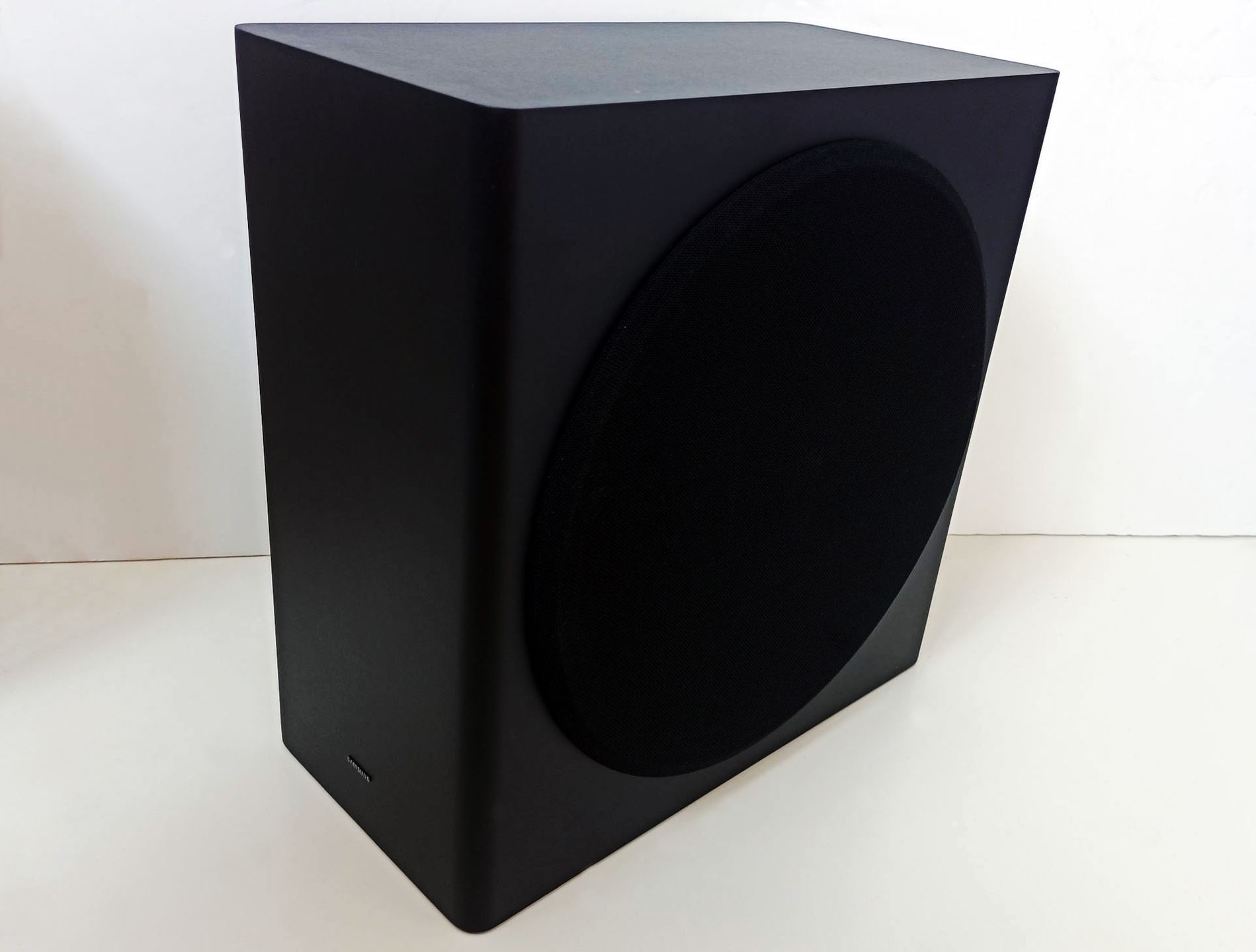 Samsung HW-Q800A - subwoofer od przodu