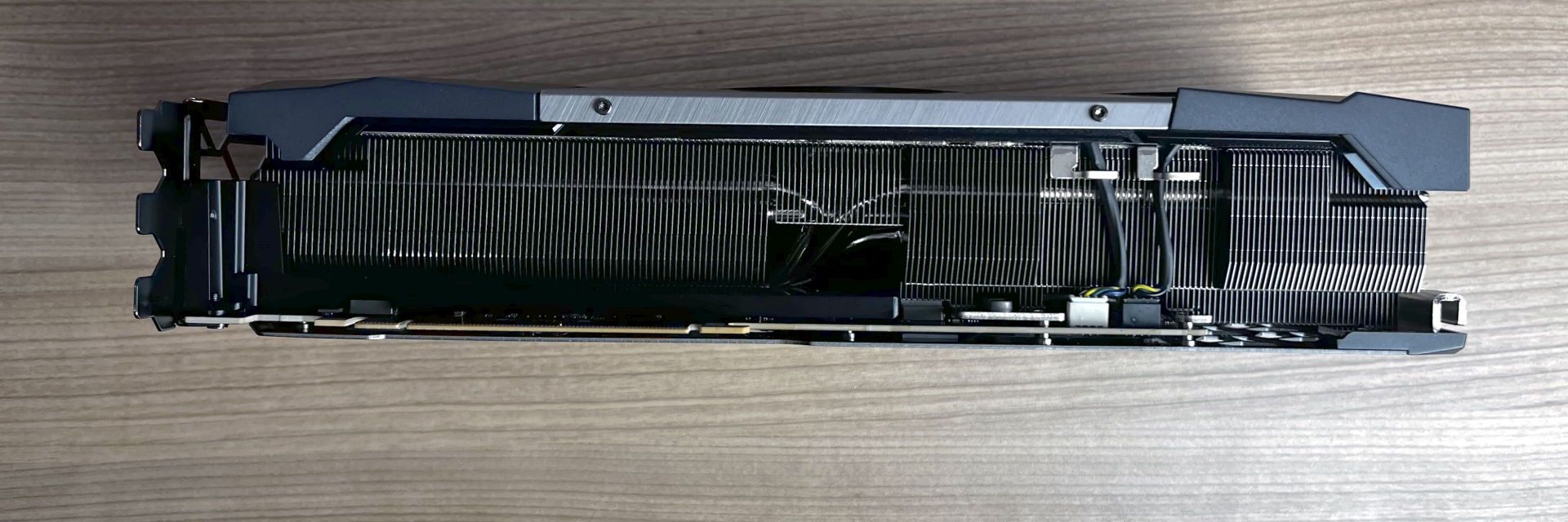 MSI GeForce RTX 3090Ti Suprim X - z góry