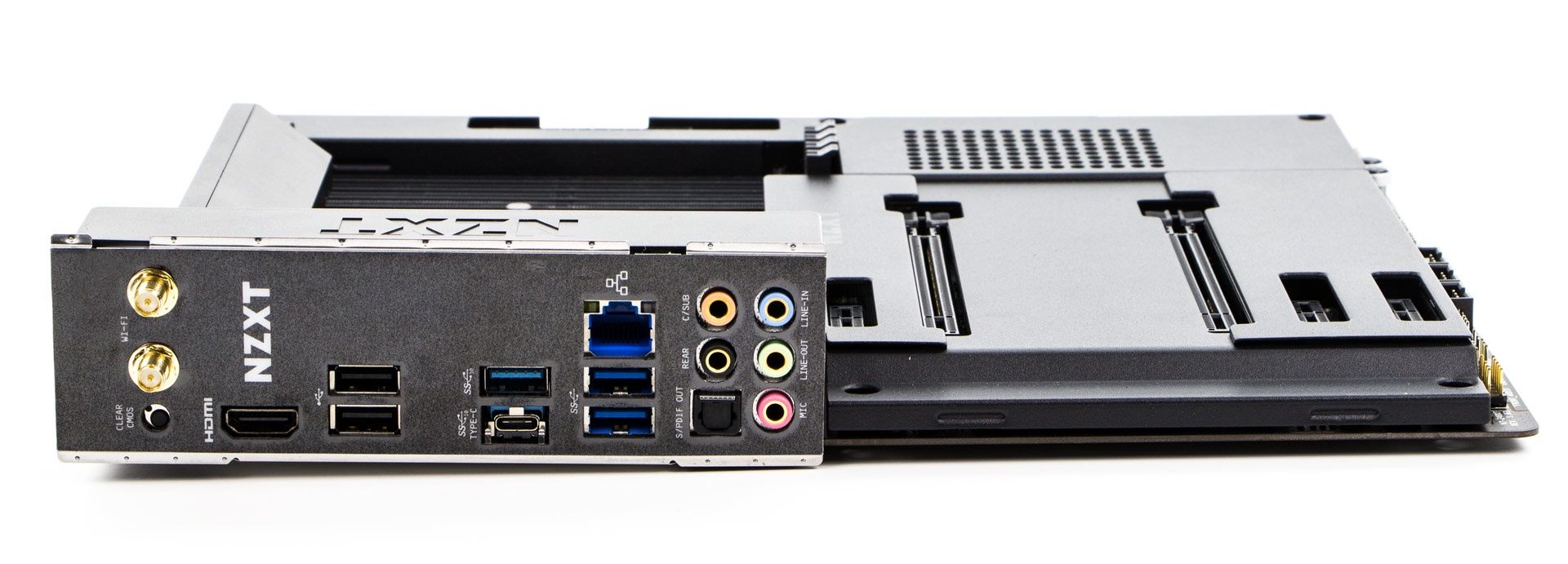 NZXT N7 Z490 - tylny panel