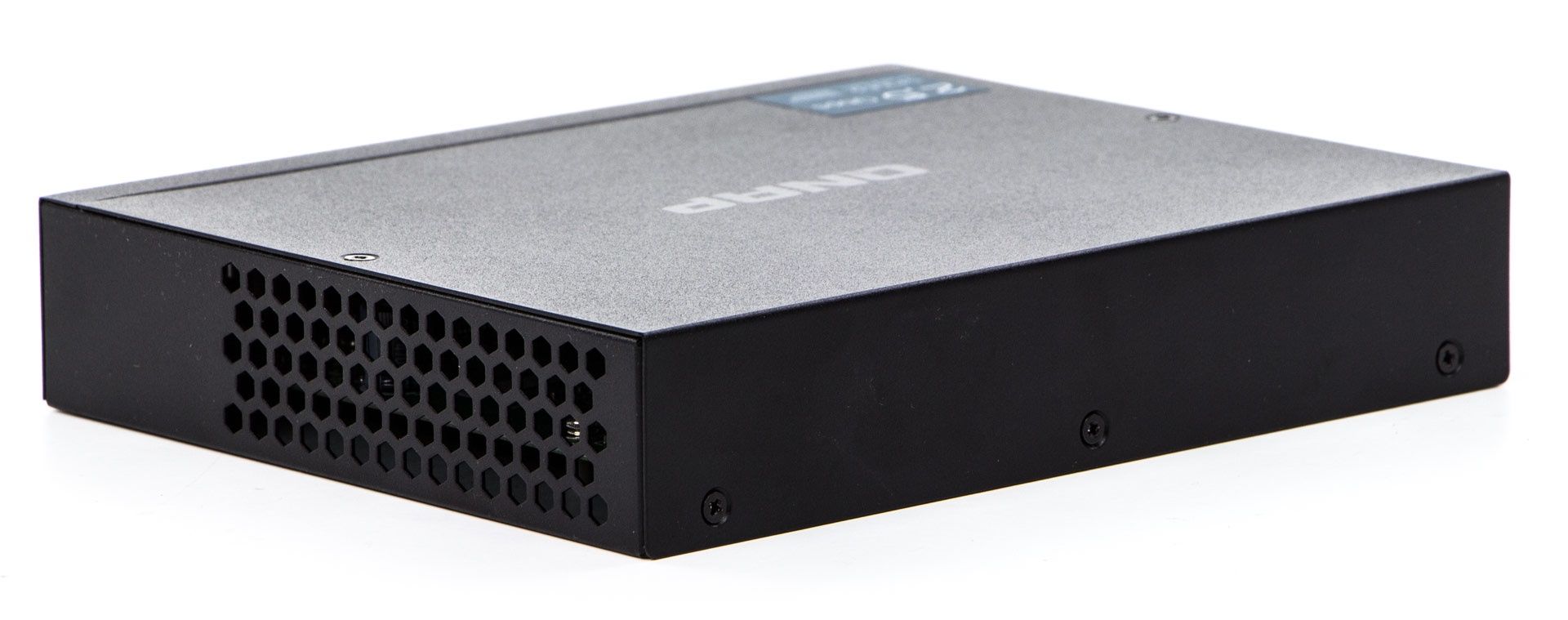 QNAP QSW-1105-5T - widok z tyłu