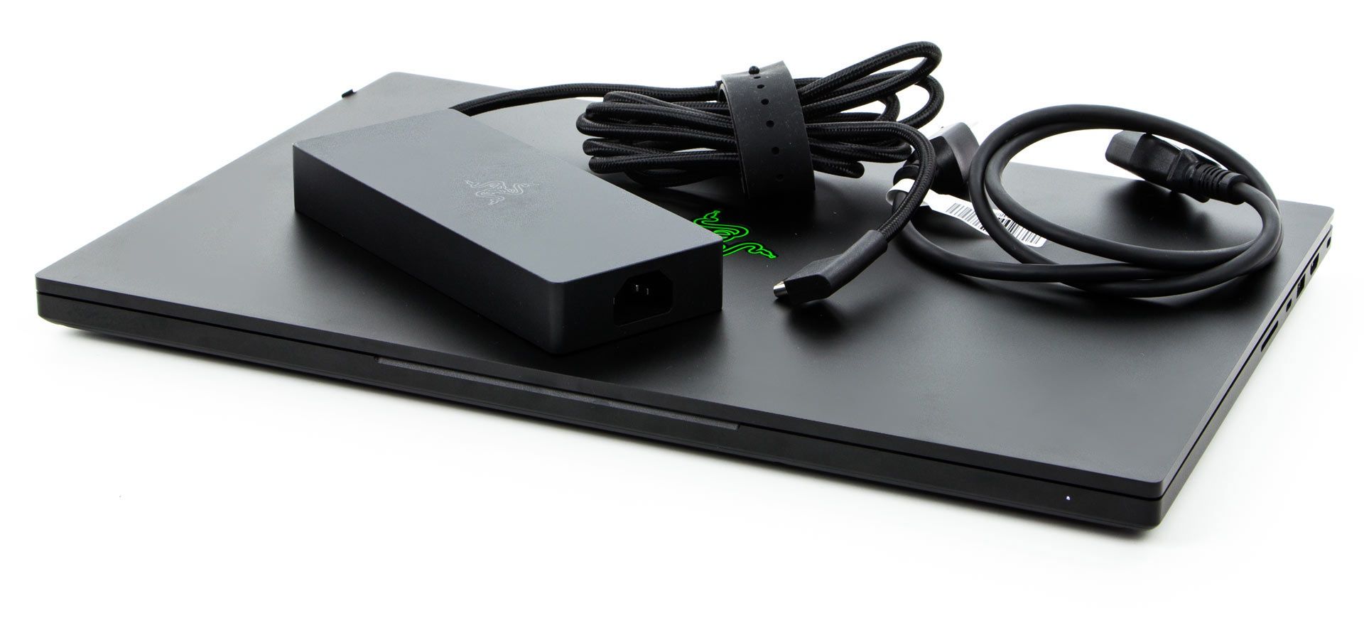 Razer Blade Pro 17 2020 - zawartość opakowania, zasilacz