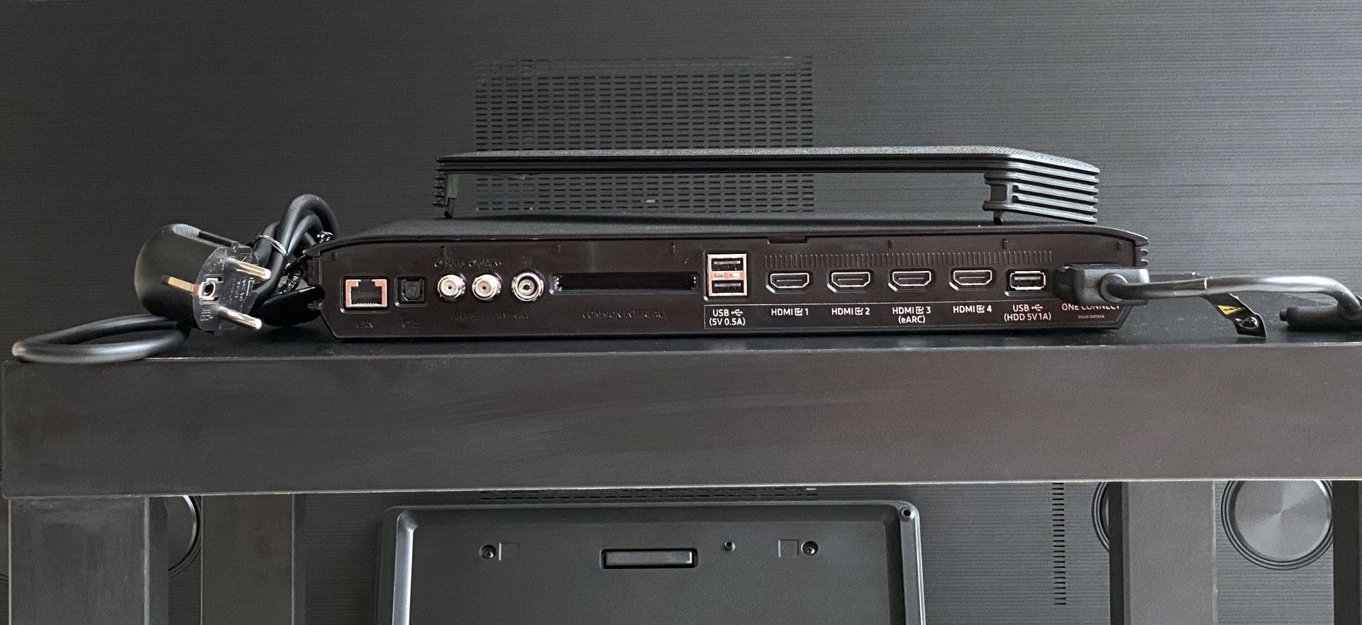 Samsung Neo QLED QN900A 75 - złącza