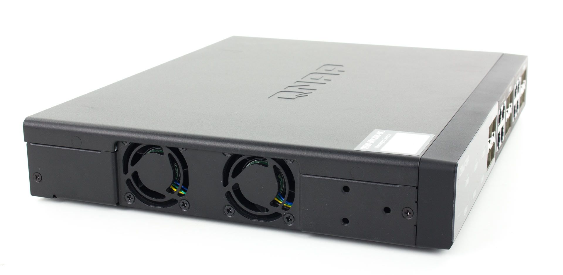 QNAP QSW-M1208-8C - wentylacja aktywna