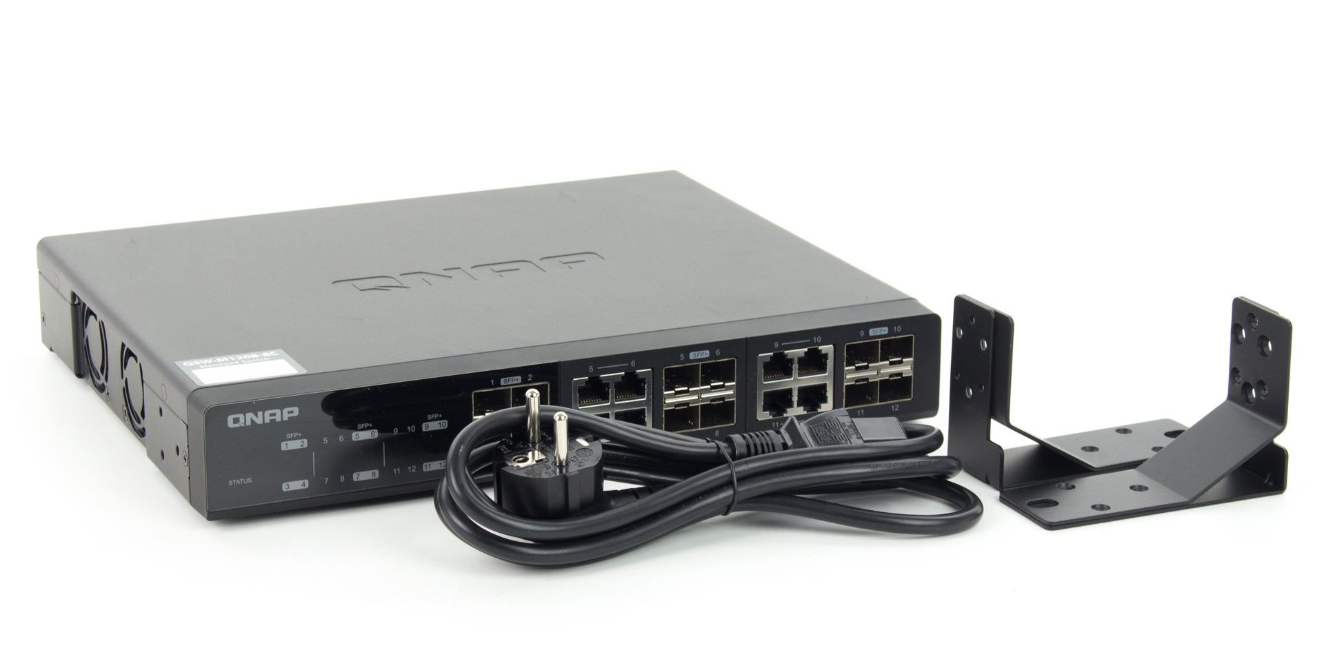 QNAP QSW-M1208-8C - zawartość zestawu