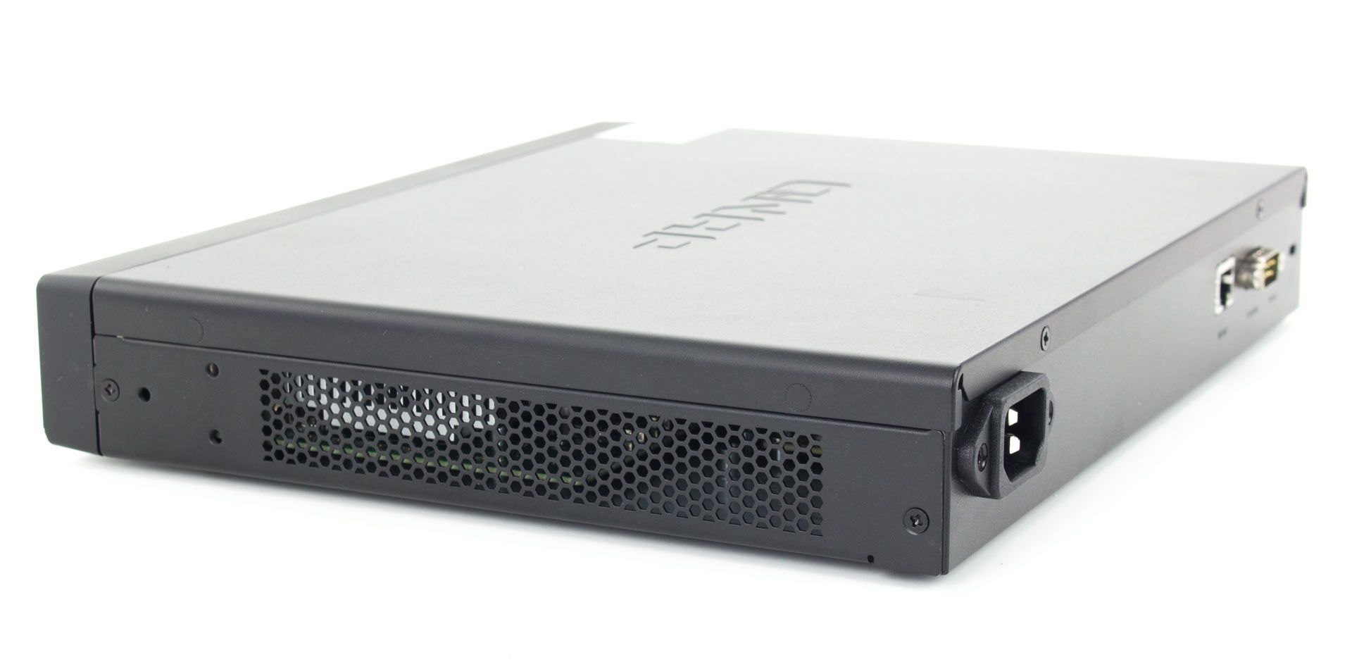 QNAP QSW-M1208-8C - z lewego boku - wentylacja