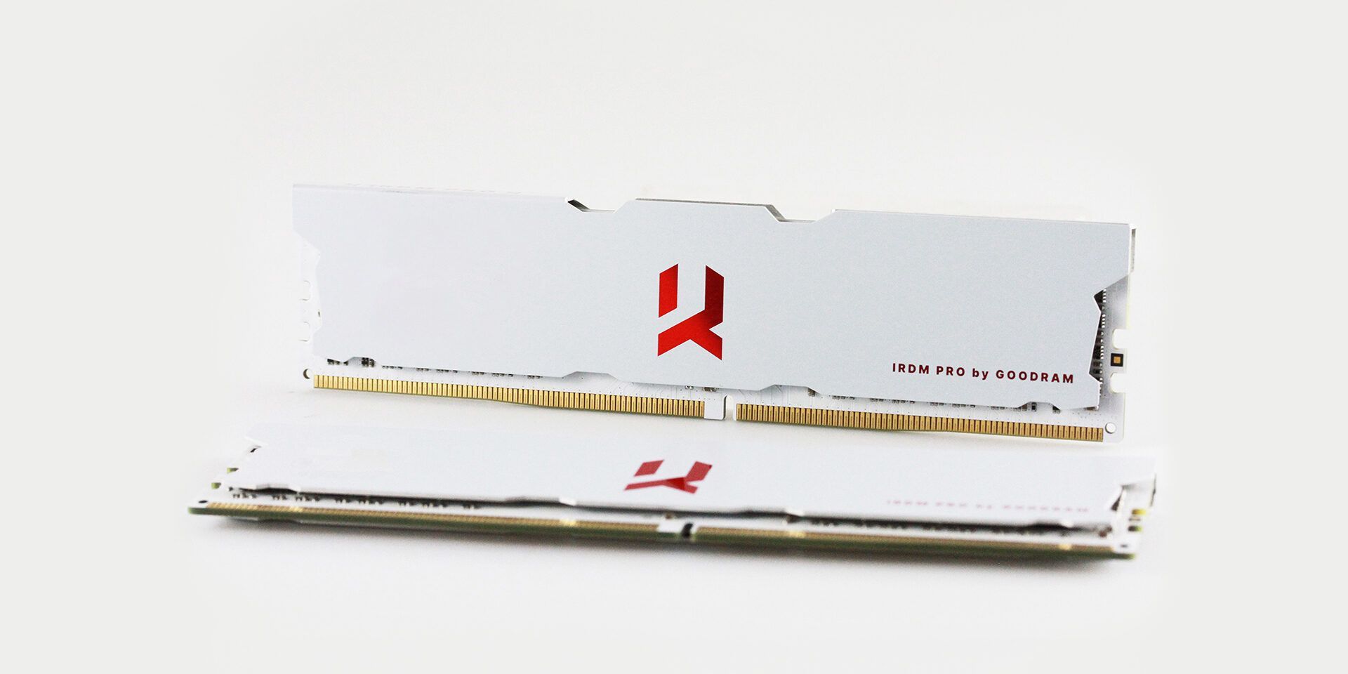 GOODRAM IRDM PRO DDR4 Crimson White