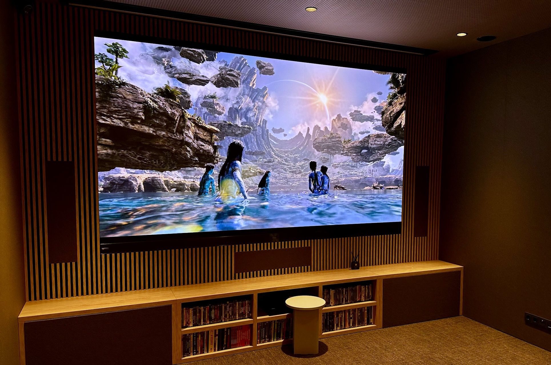 Hisense 136MX Micro LED - jasność