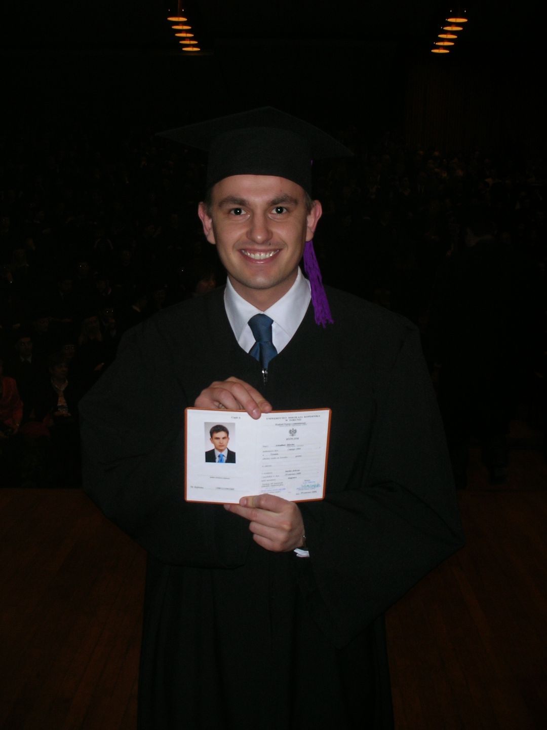 Arkadiusz Myrcha z dyplomem ukończenia studiów