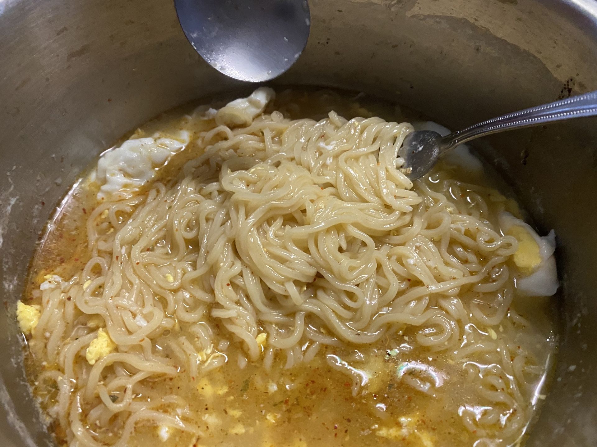 A bowl of instant noodlesA bowl of instant noodles, ready to be servedMian Condro