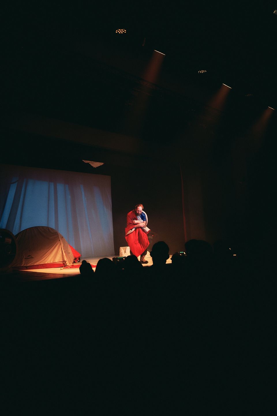 Krystian Durman na scenie Teatru Baj Pomorski