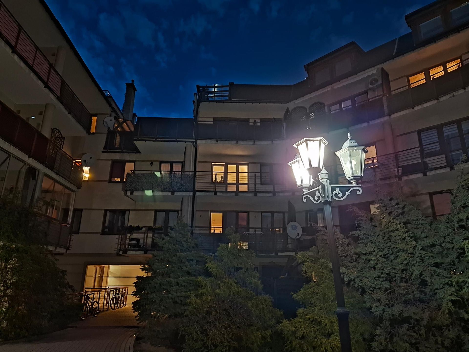 Zdjęcia nocne z Samsunga Galaxy A37 5G