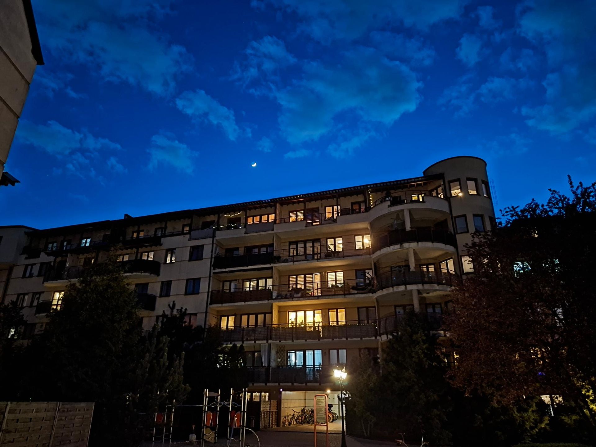 Zdjęcia nocne z Samsunga Galaxy A37 5G