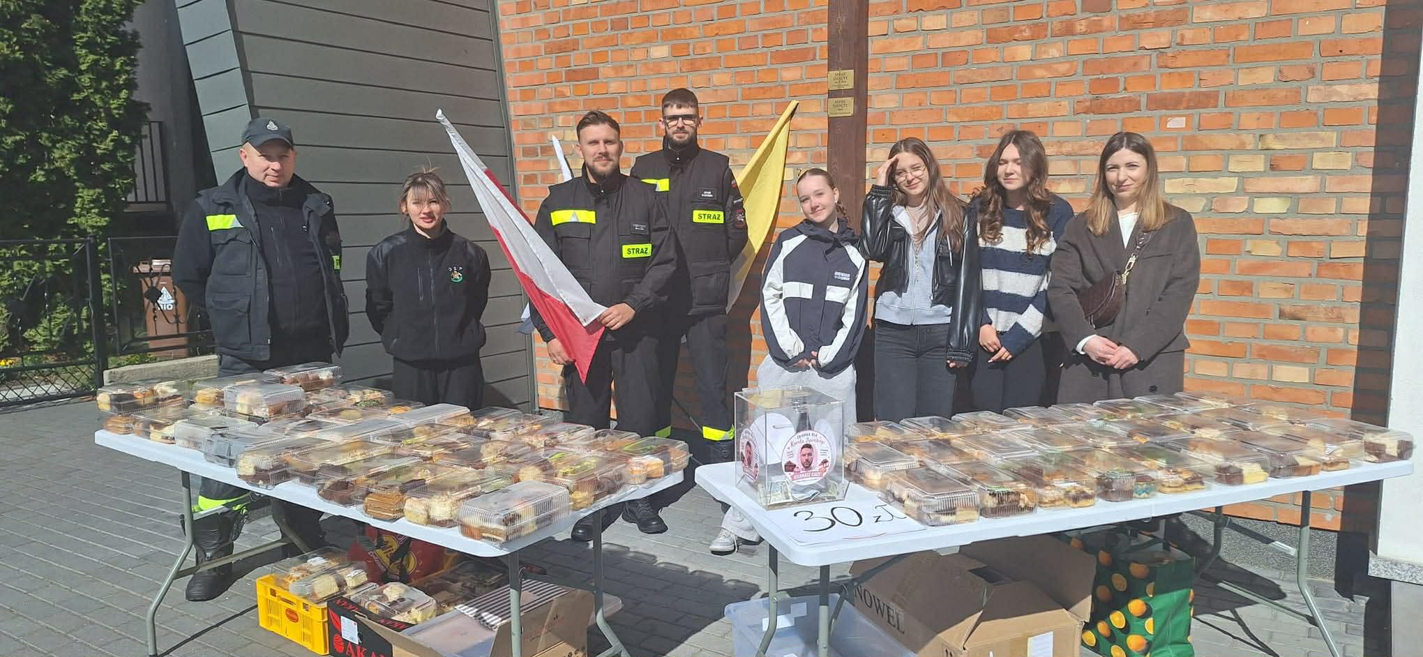 Sprzedaż ciast przed kościołami w gminie Obrowo