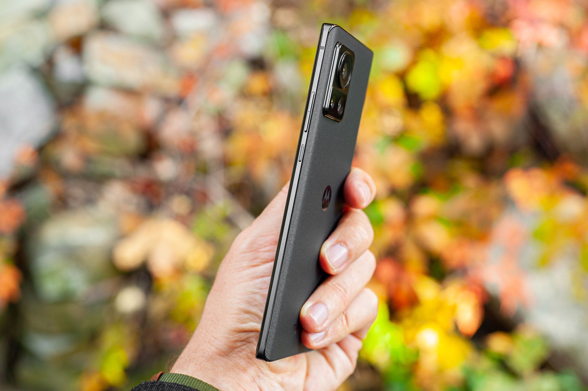 Motorola Edge 30 Ultra - krawędź boczna i przyciski