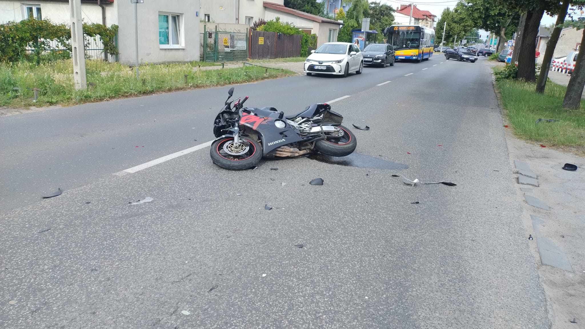 Zdarzenie drogowe z udziałem motocyklisty w Płocku 