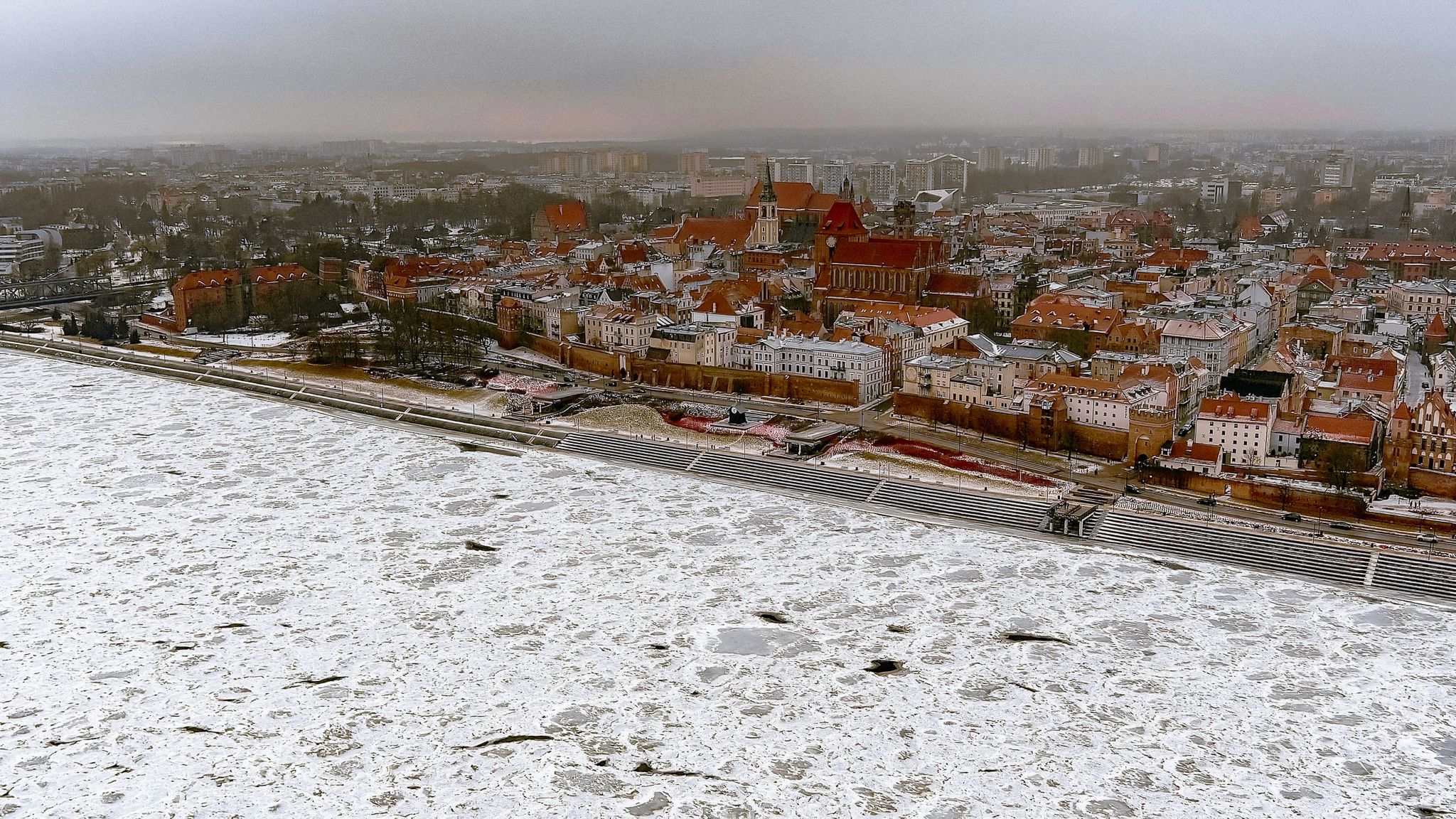 Wisła w Toruniu zamarzła!