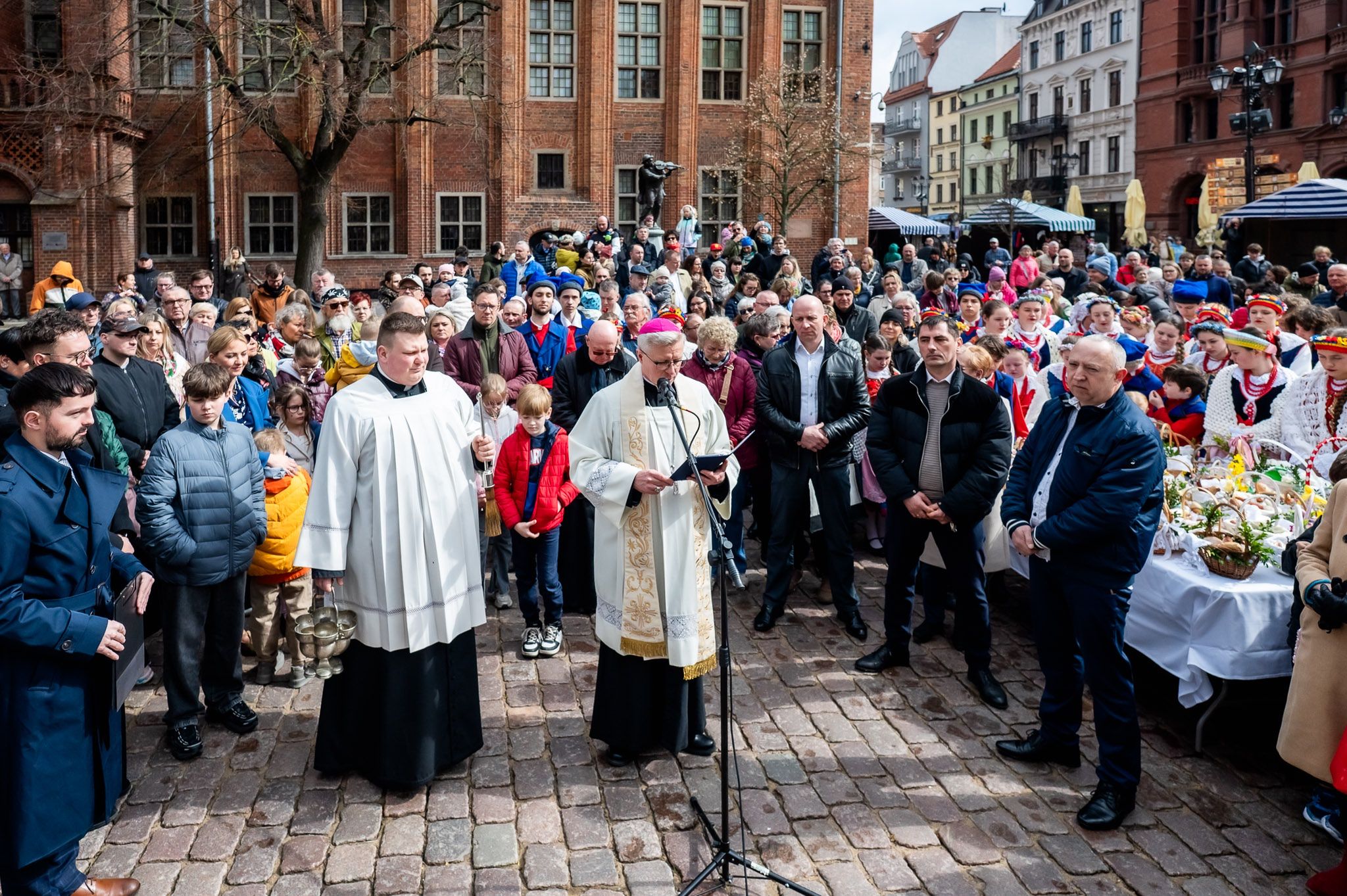 Tłumy na toruńskiej święconce.