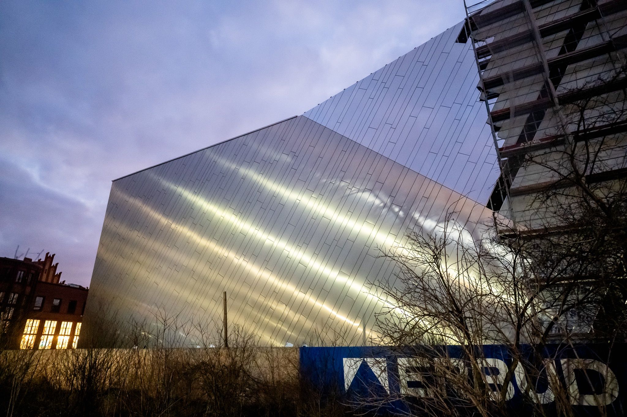 Lśniąca elewacja ECFC