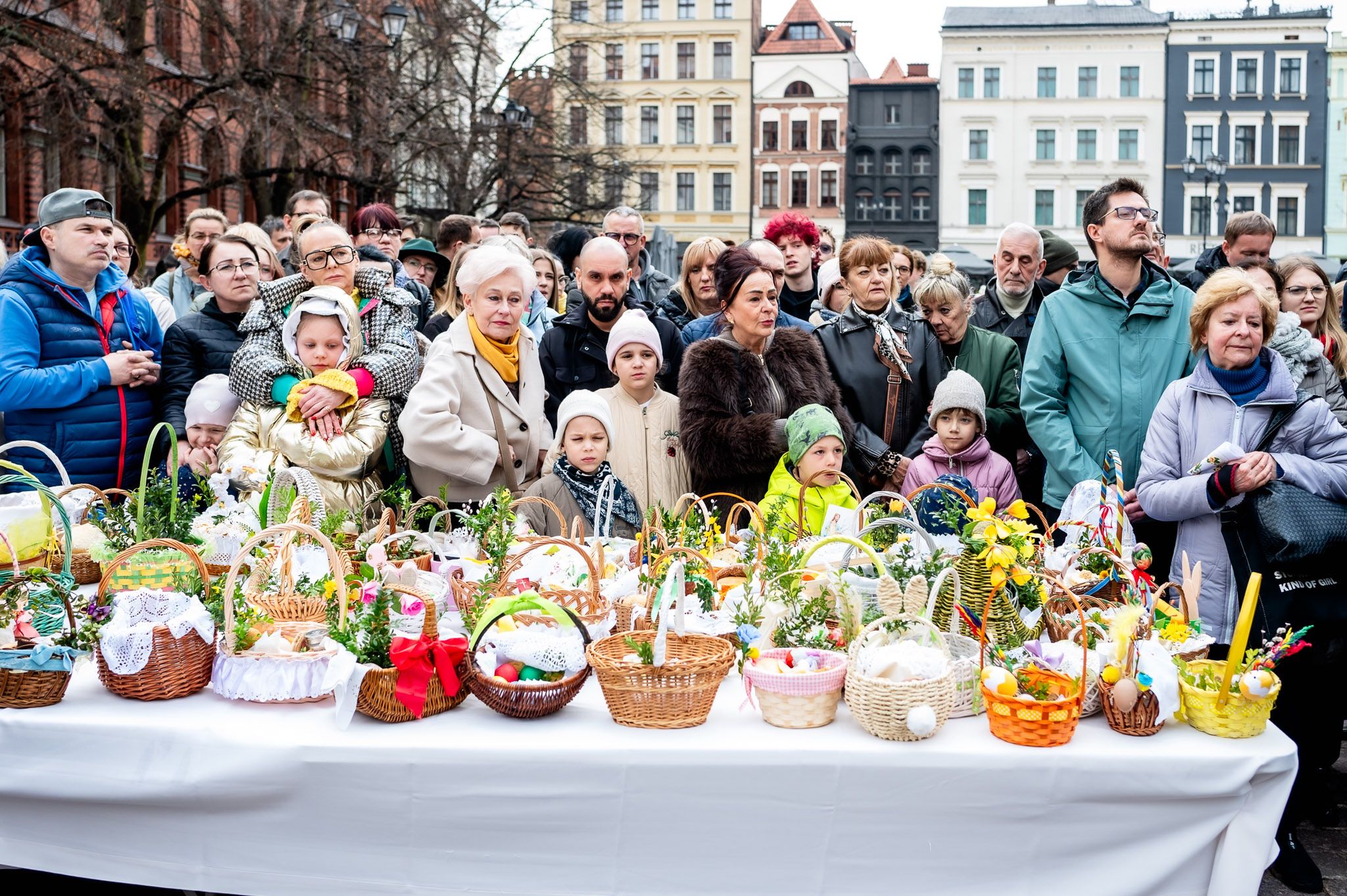 Tłumy poświęciły pokarmy na rynku w Toruniu