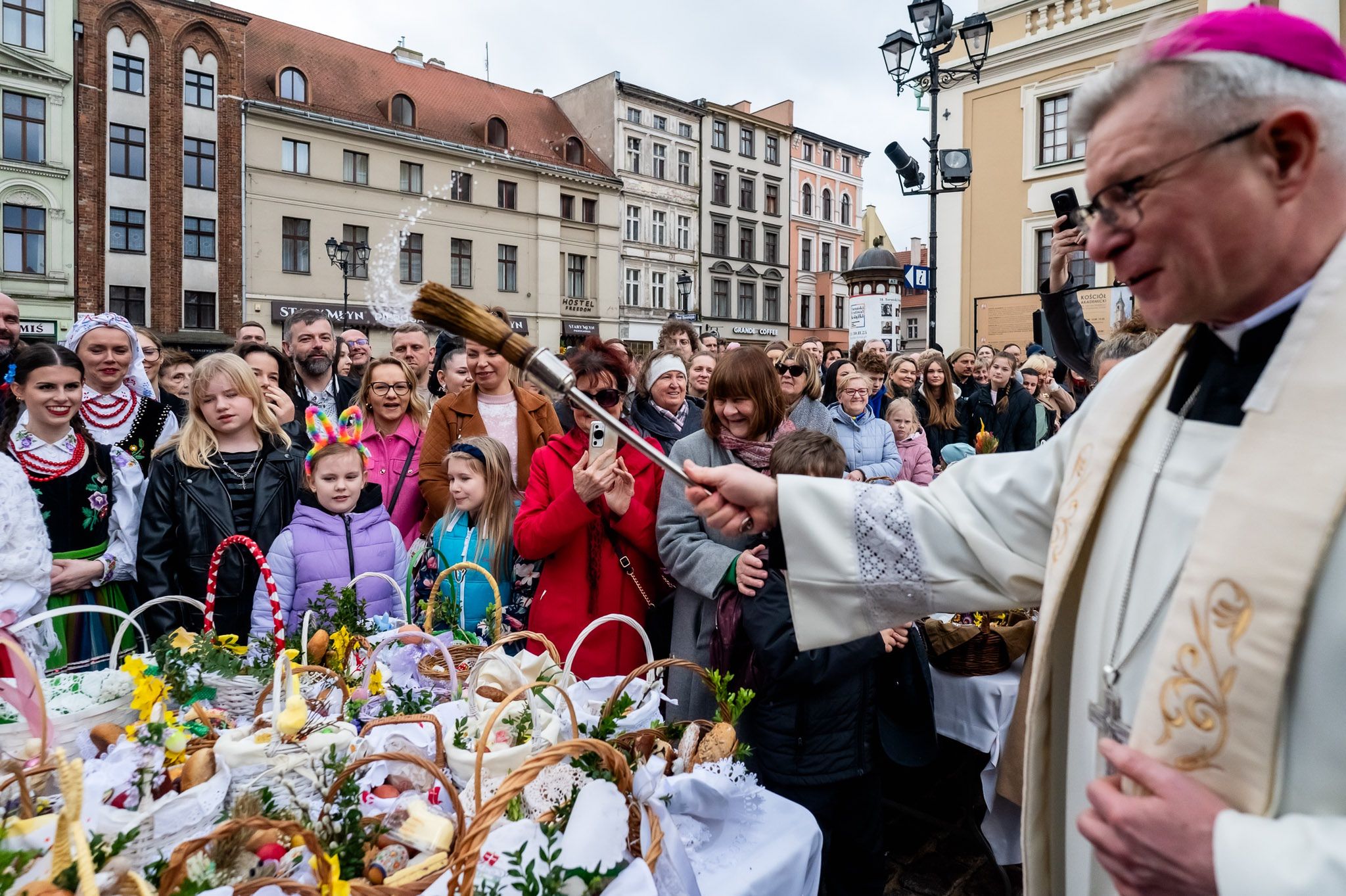 Tłumy na toruńskiej święconce.