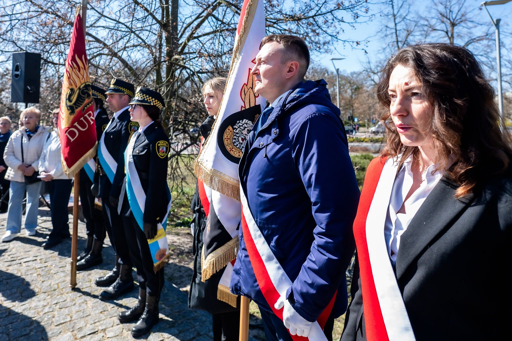 Kwiaty pod Pomnikiem Jana Pawła II