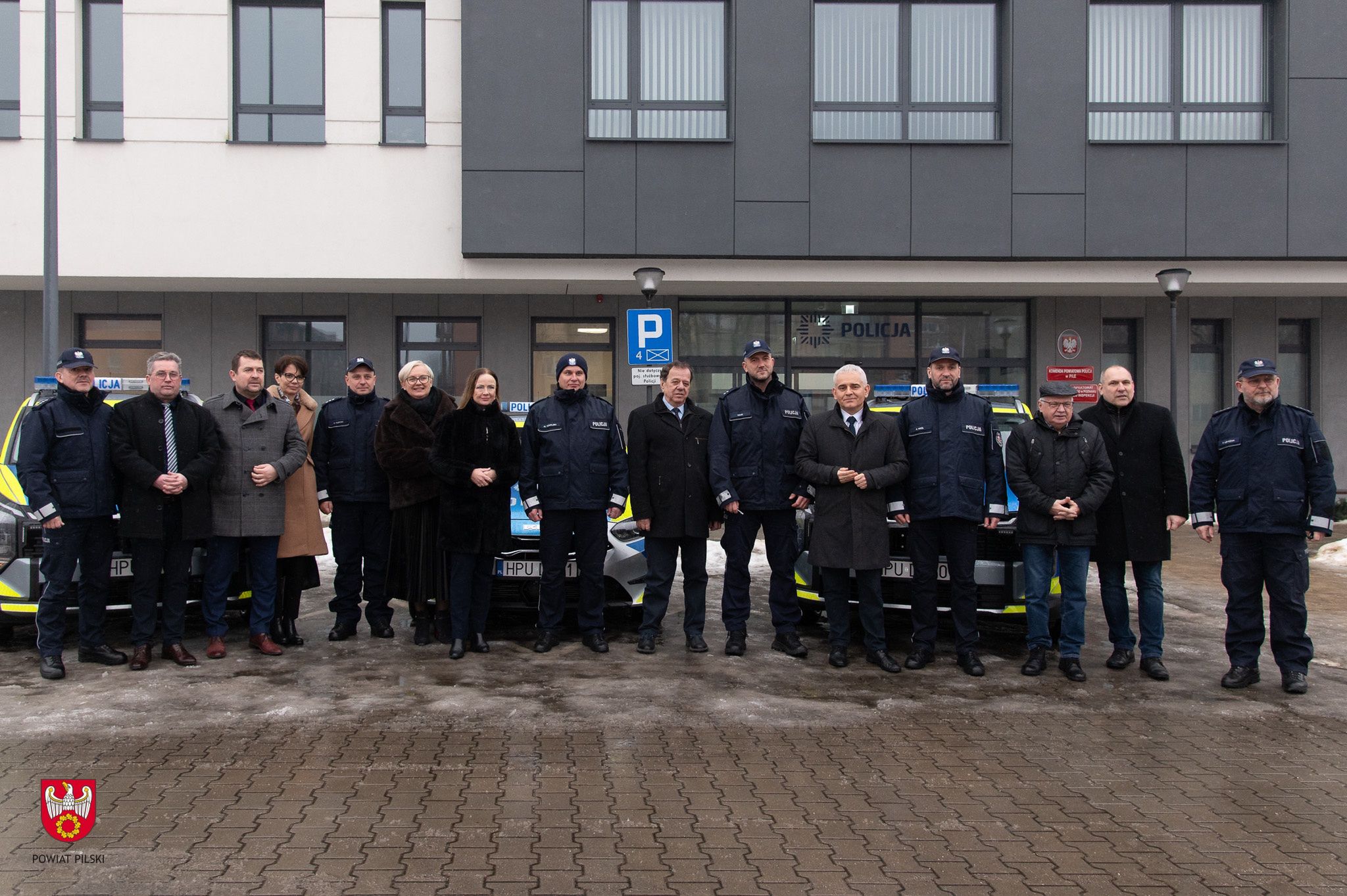 Przekazanie radiowozów.