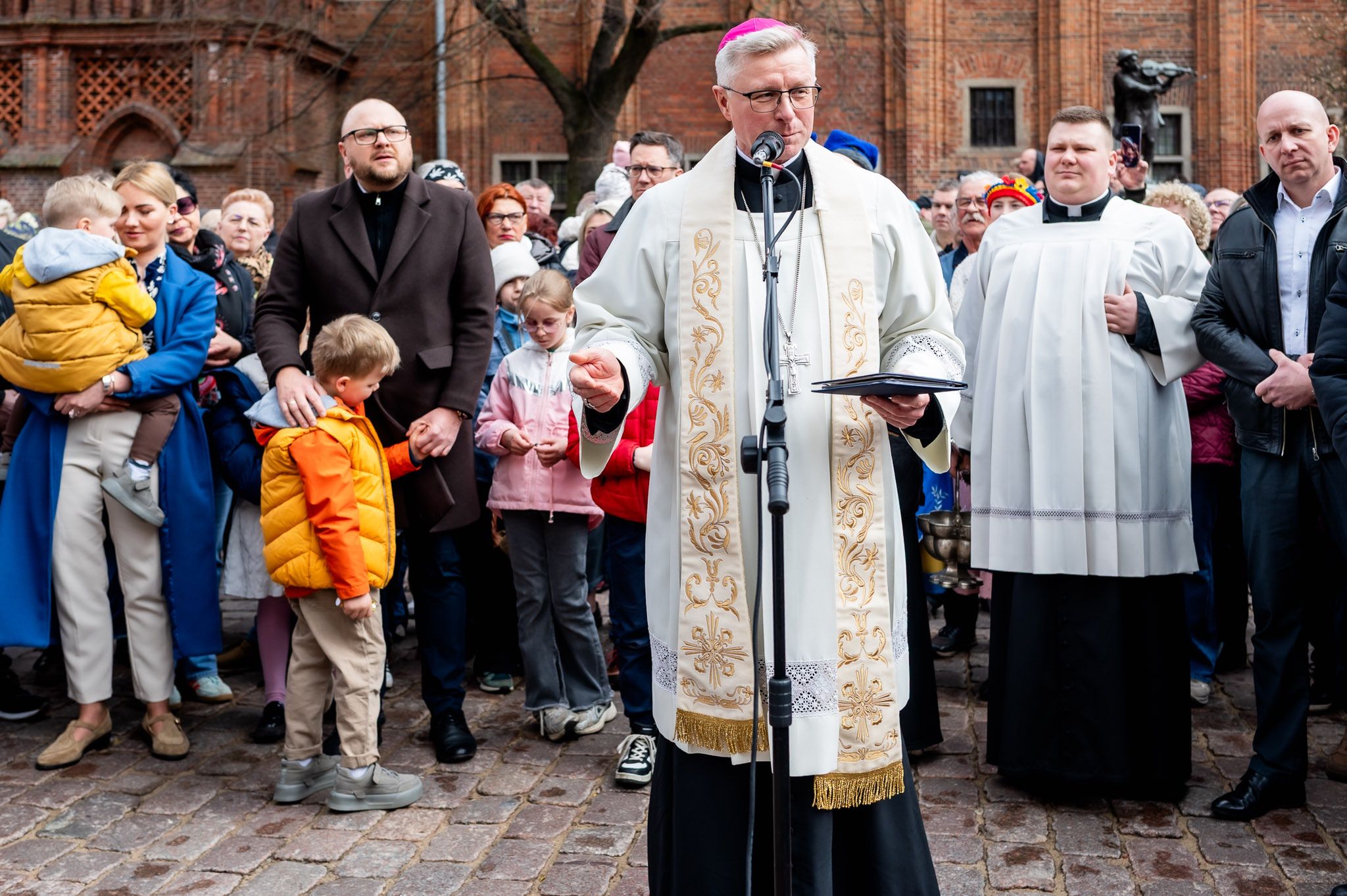 Tłumy na toruńskiej święconce.