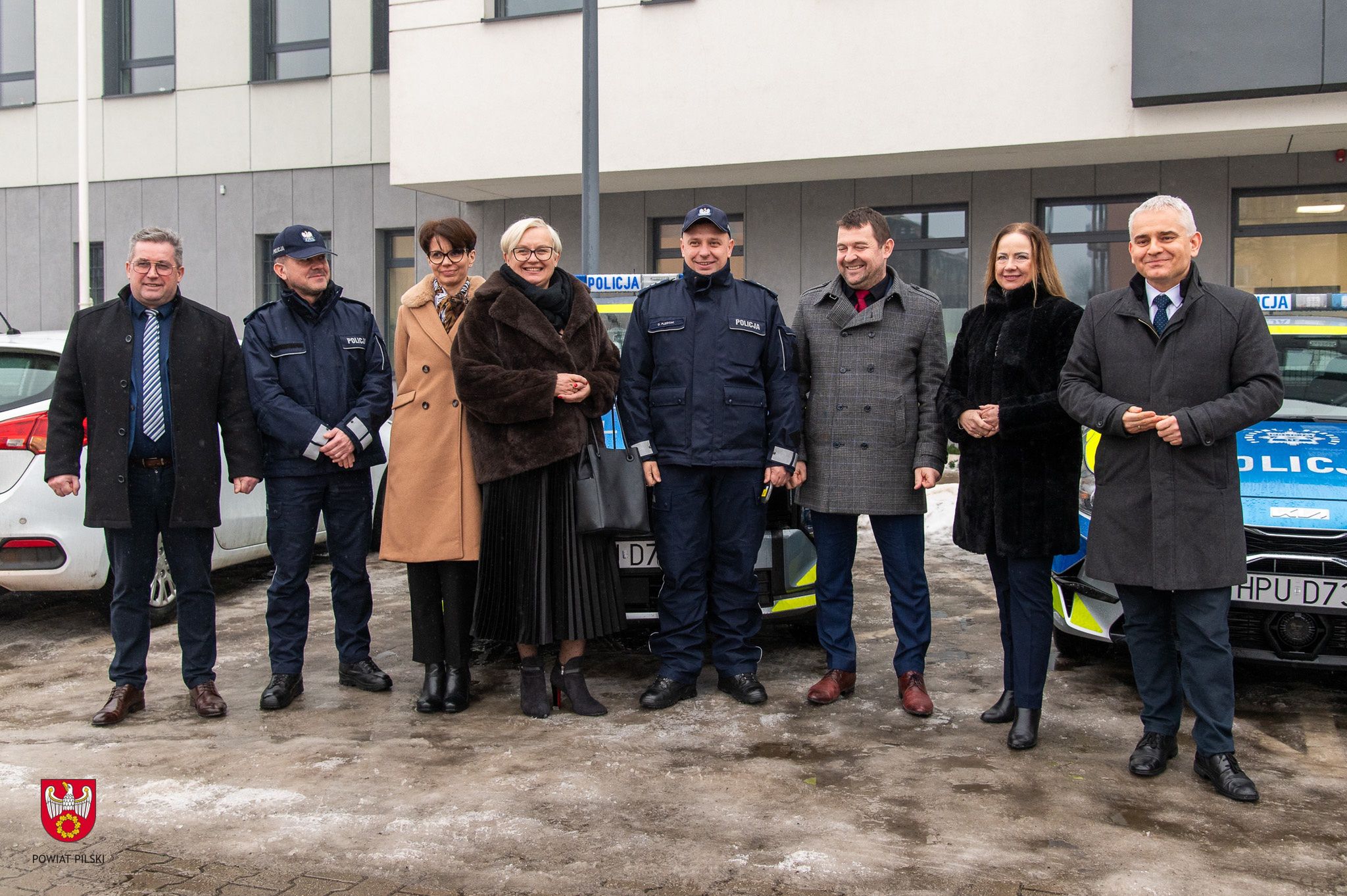 Przekazanie radiowozów.