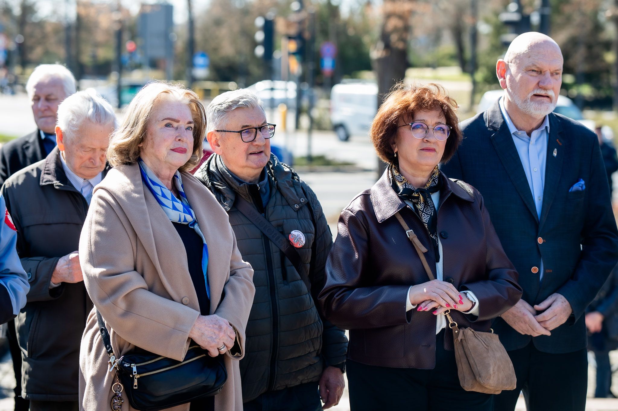 Kwiaty pod Pomnikiem Jana Pawła II