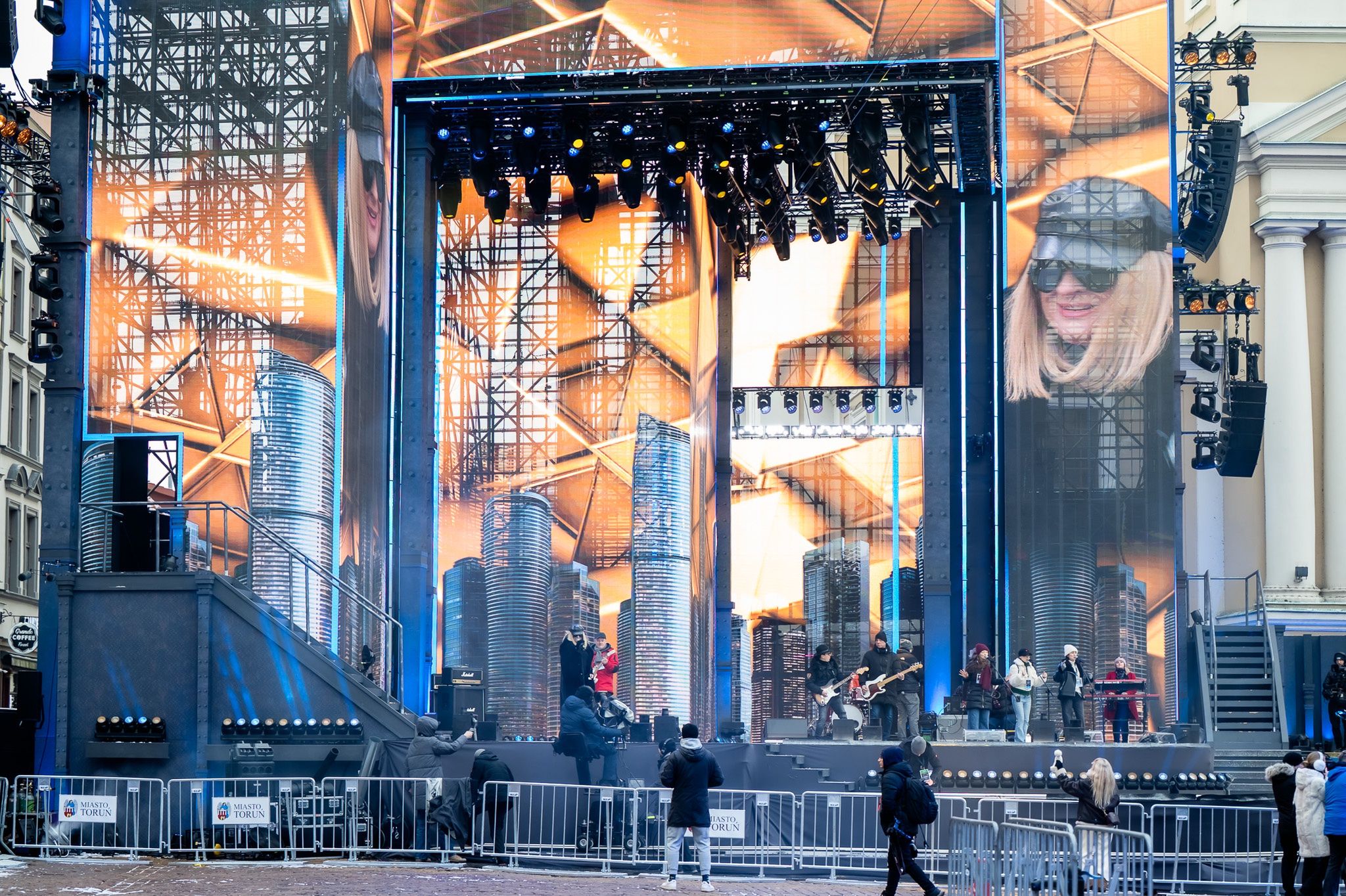 Scena plenerowa na Rynku Staromiejskim