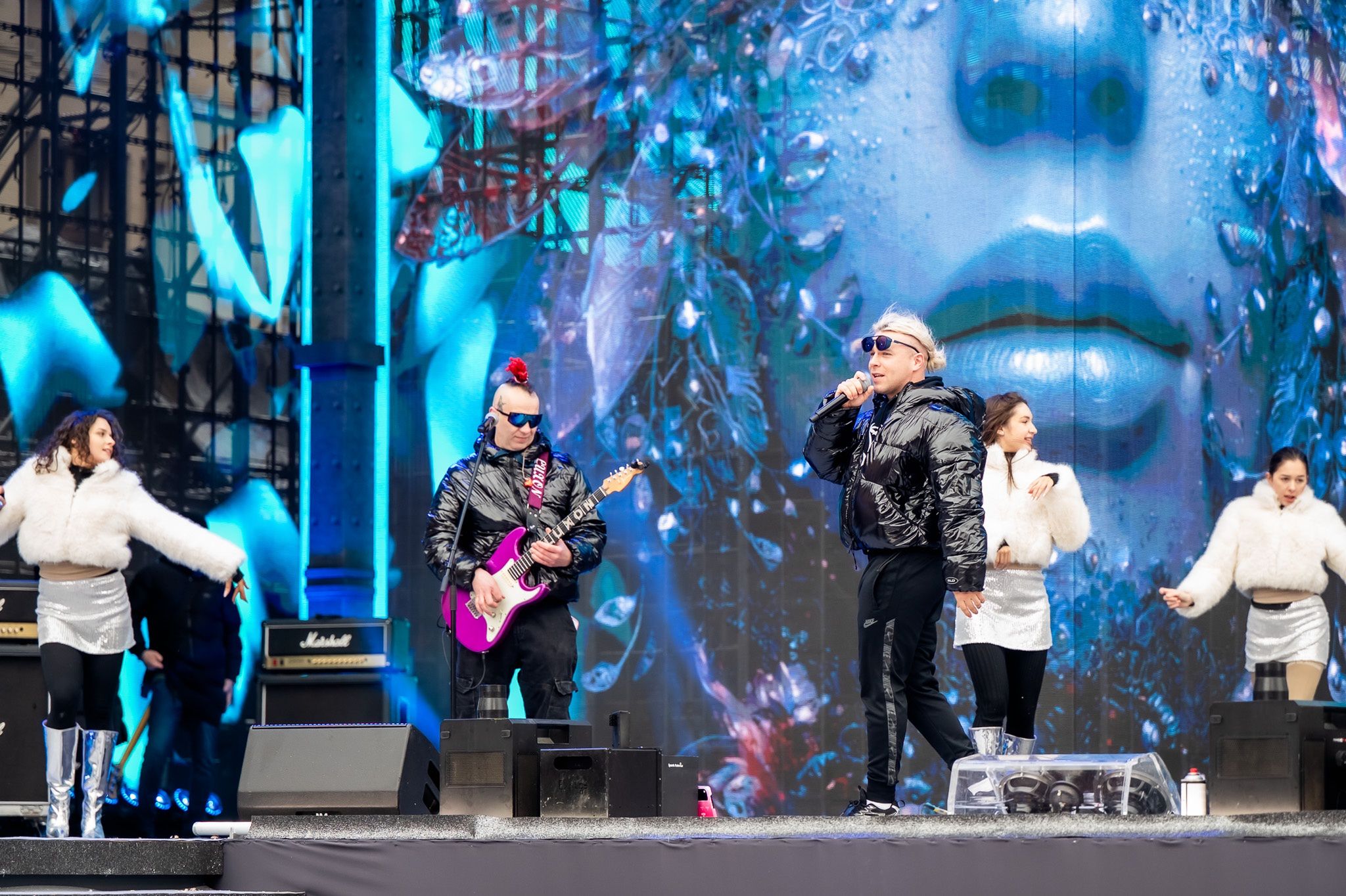 Scena plenerowa na Rynku Staromiejskim