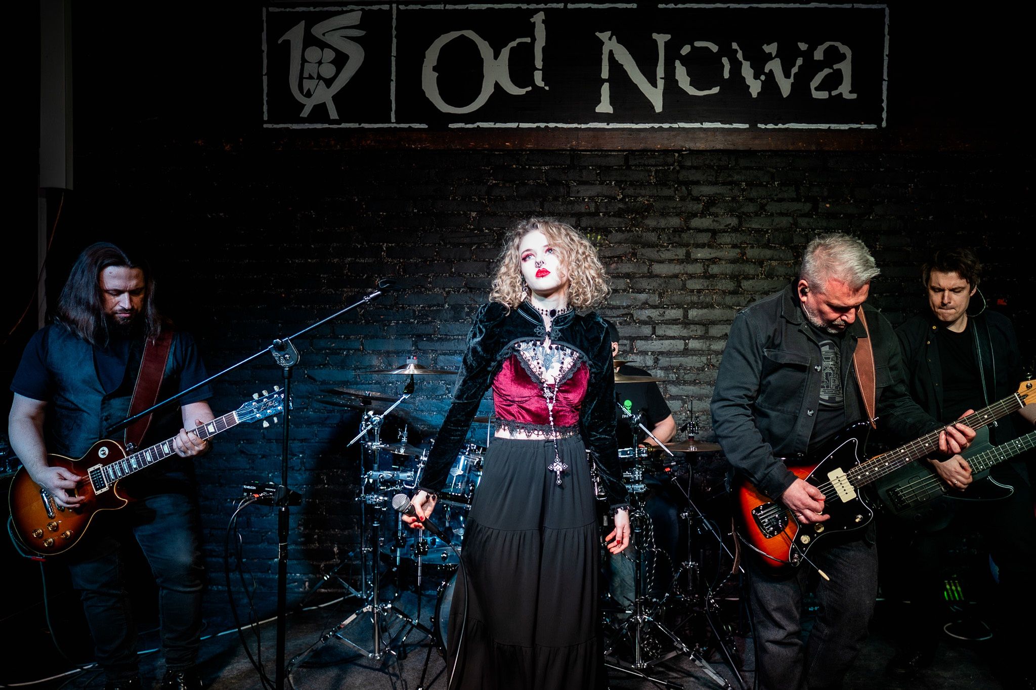 Kuracja podczas koncertu w Od Nowie