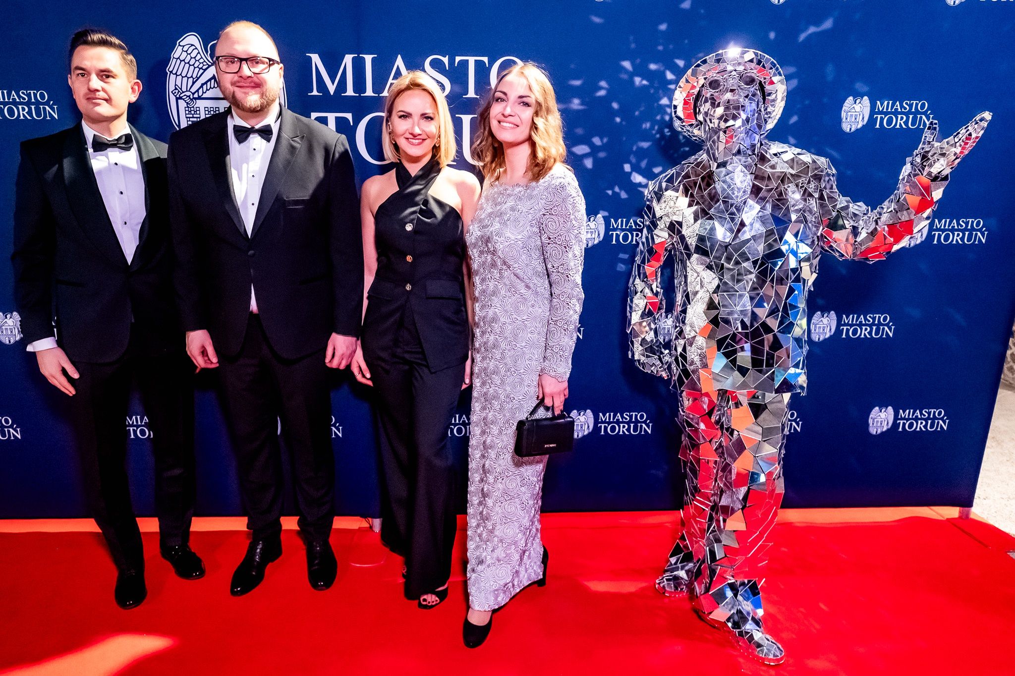 Kinga Gajewska (po prawo)