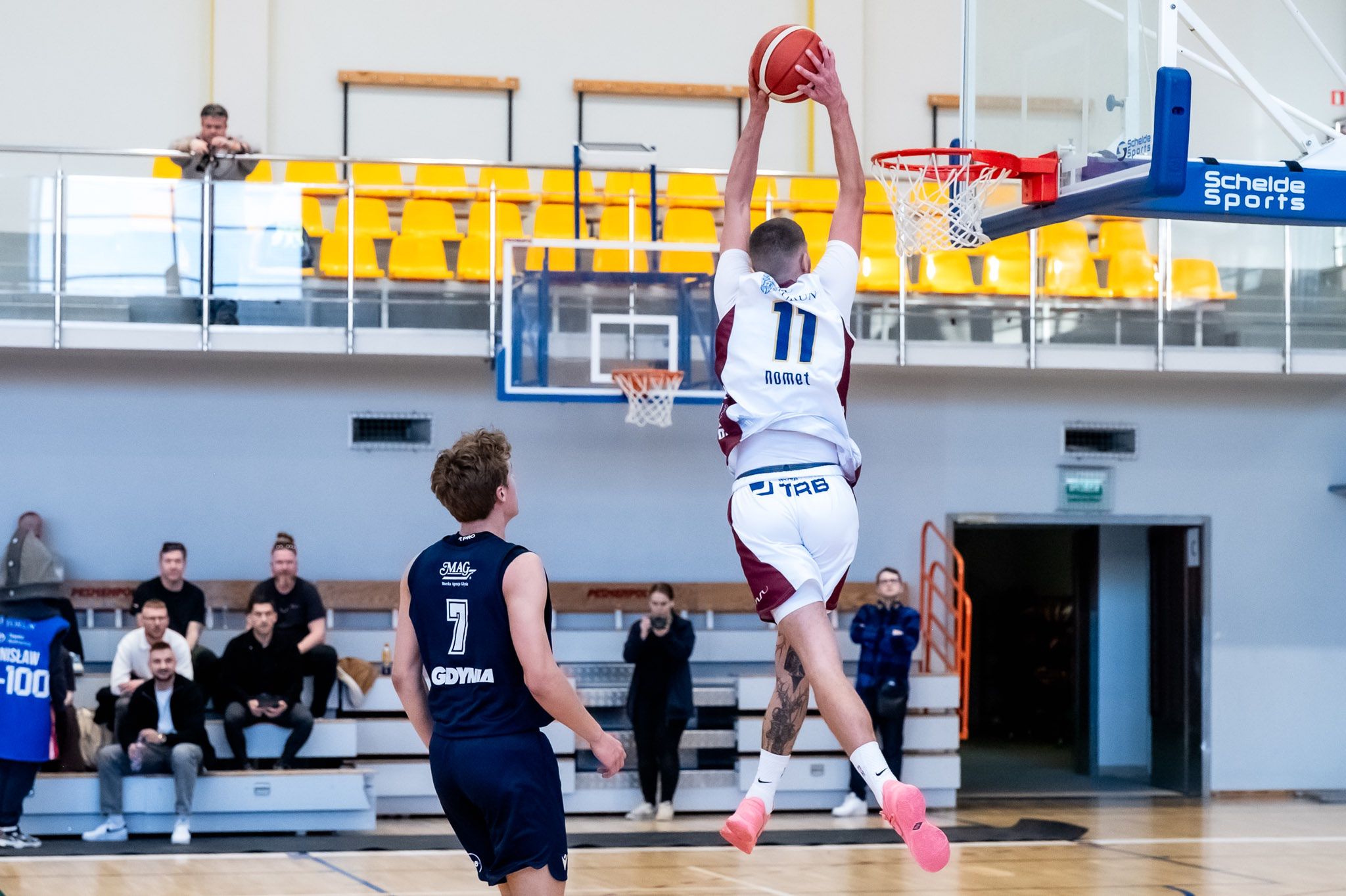 Granie dla Kobiet - mecz koszykarzy AZS UMK - GAK Gdynia