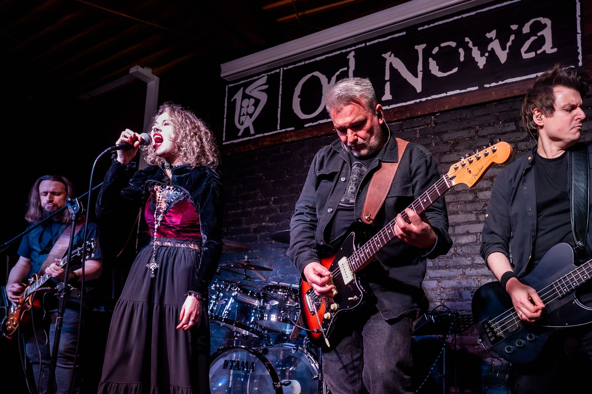 Kuracja podczas koncertu w Od Nowie