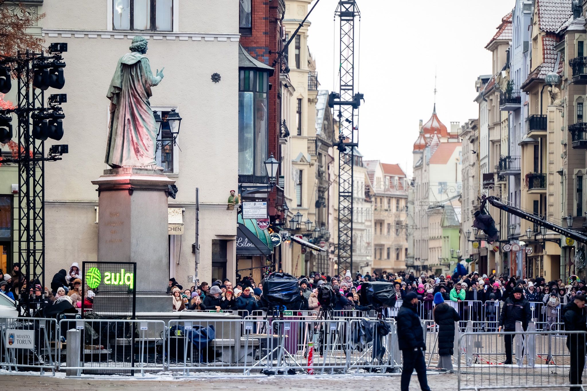 Scena plenerowa na Rynku Staromiejskim