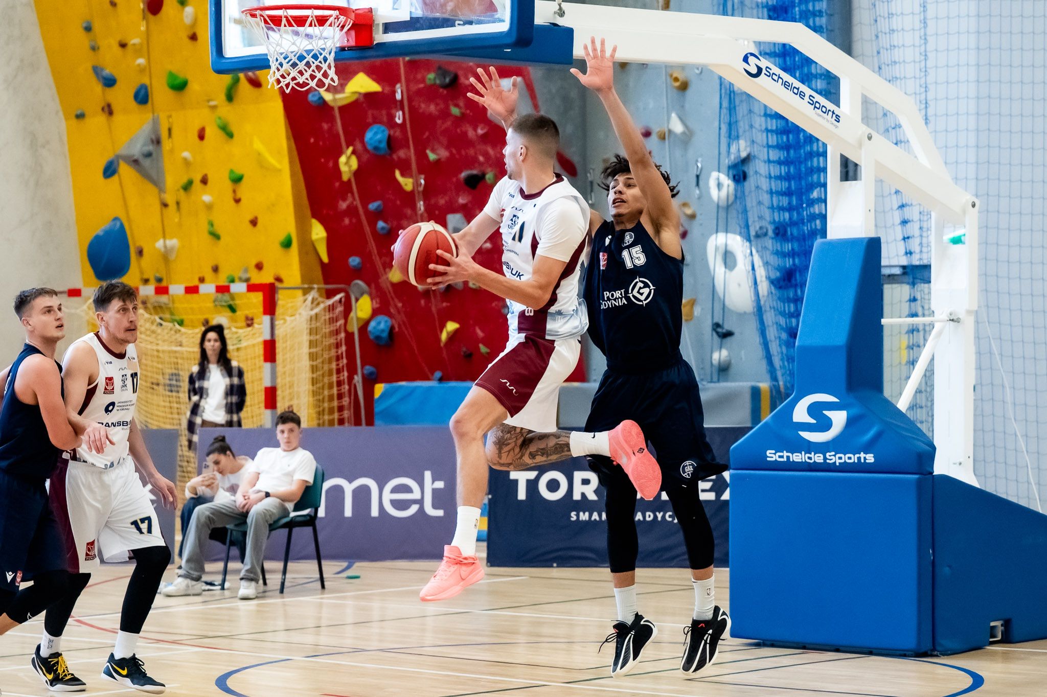 Granie dla Kobiet - mecz koszykarzy AZS UMK - GAK Gdynia