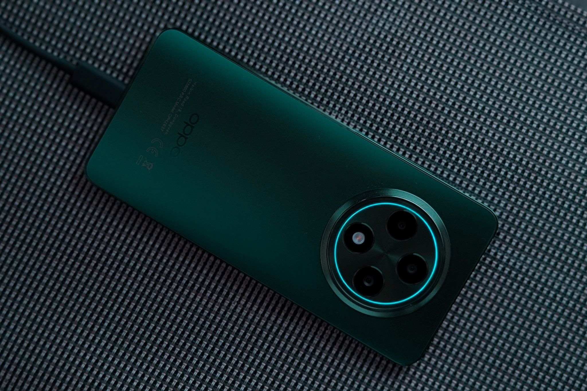Halo Light w OPPO Reno12 FS 5G