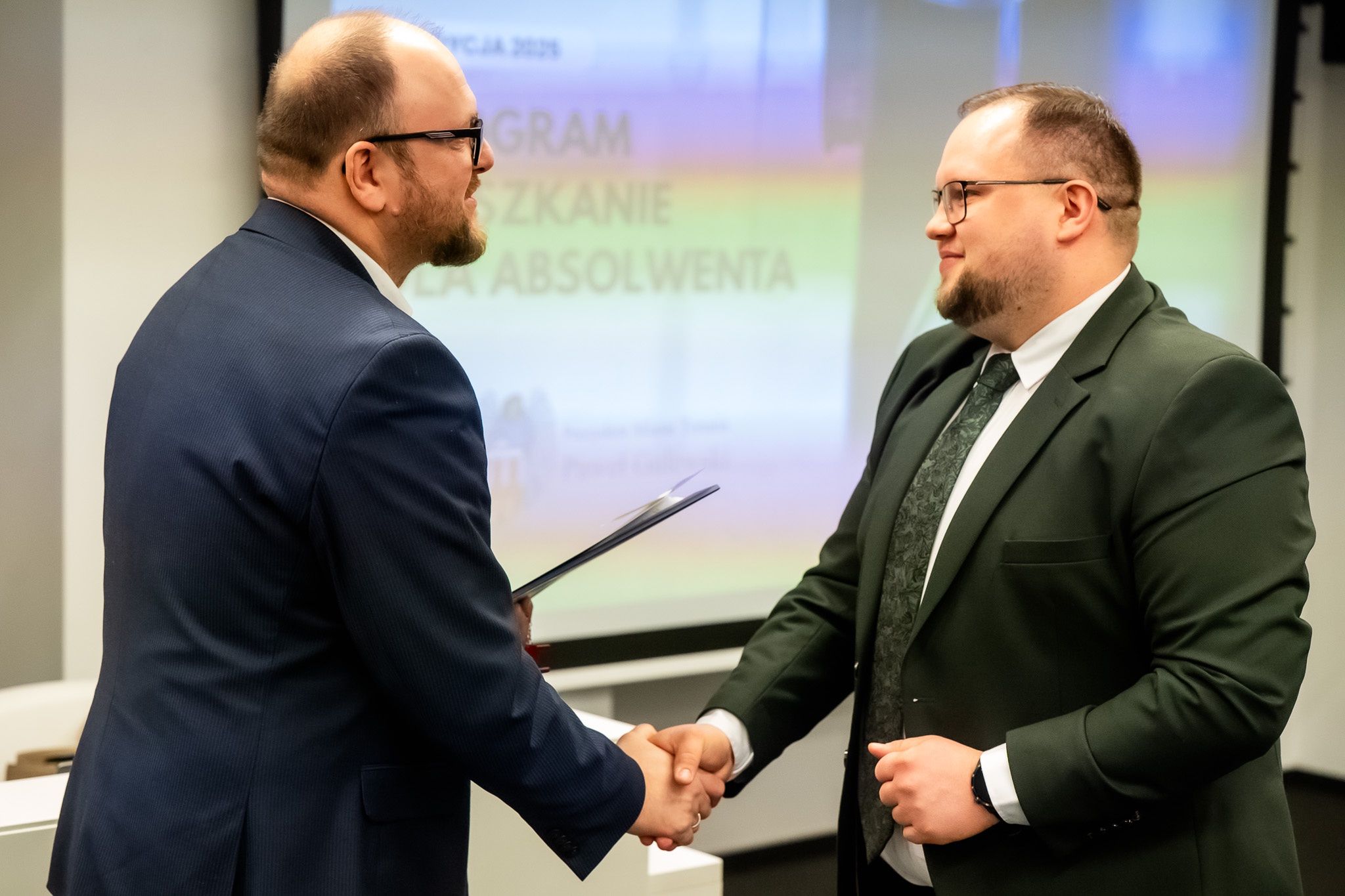 Najlepsi absolwenci otrzymali klucze do mieszkań