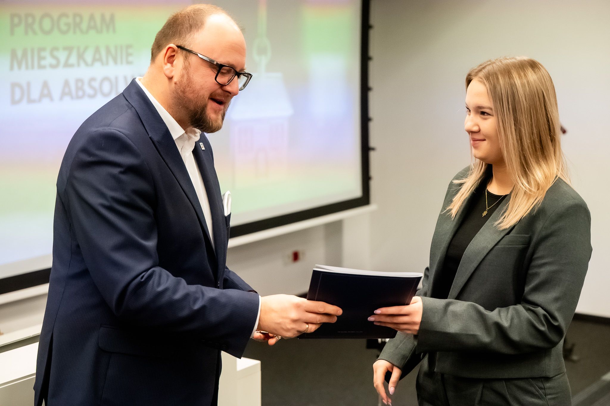 Najlepsi absolwenci otrzymali klucze do mieszkań