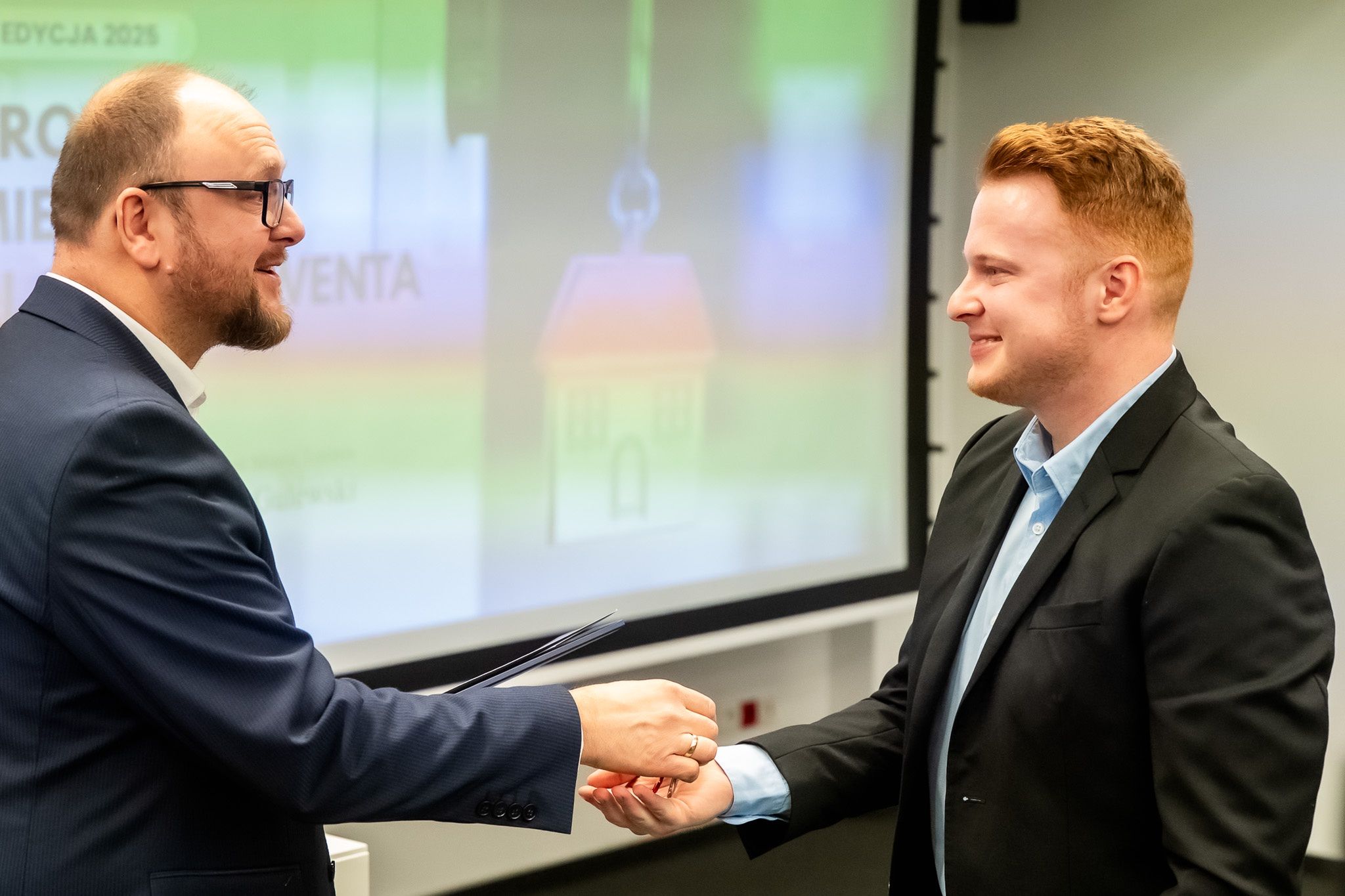 Najlepsi absolwenci otrzymali klucze do mieszkań