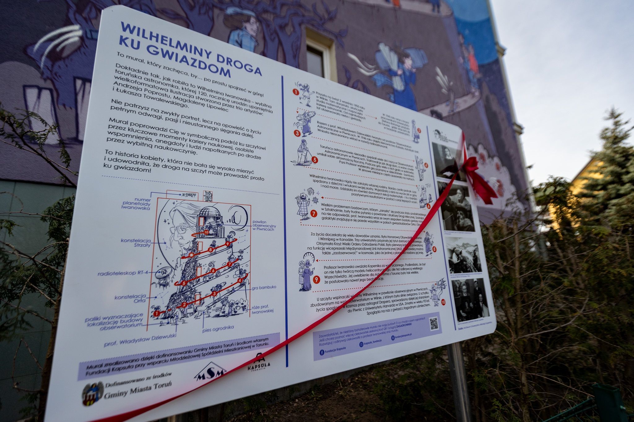 Kosmiczny mural w Toruniu