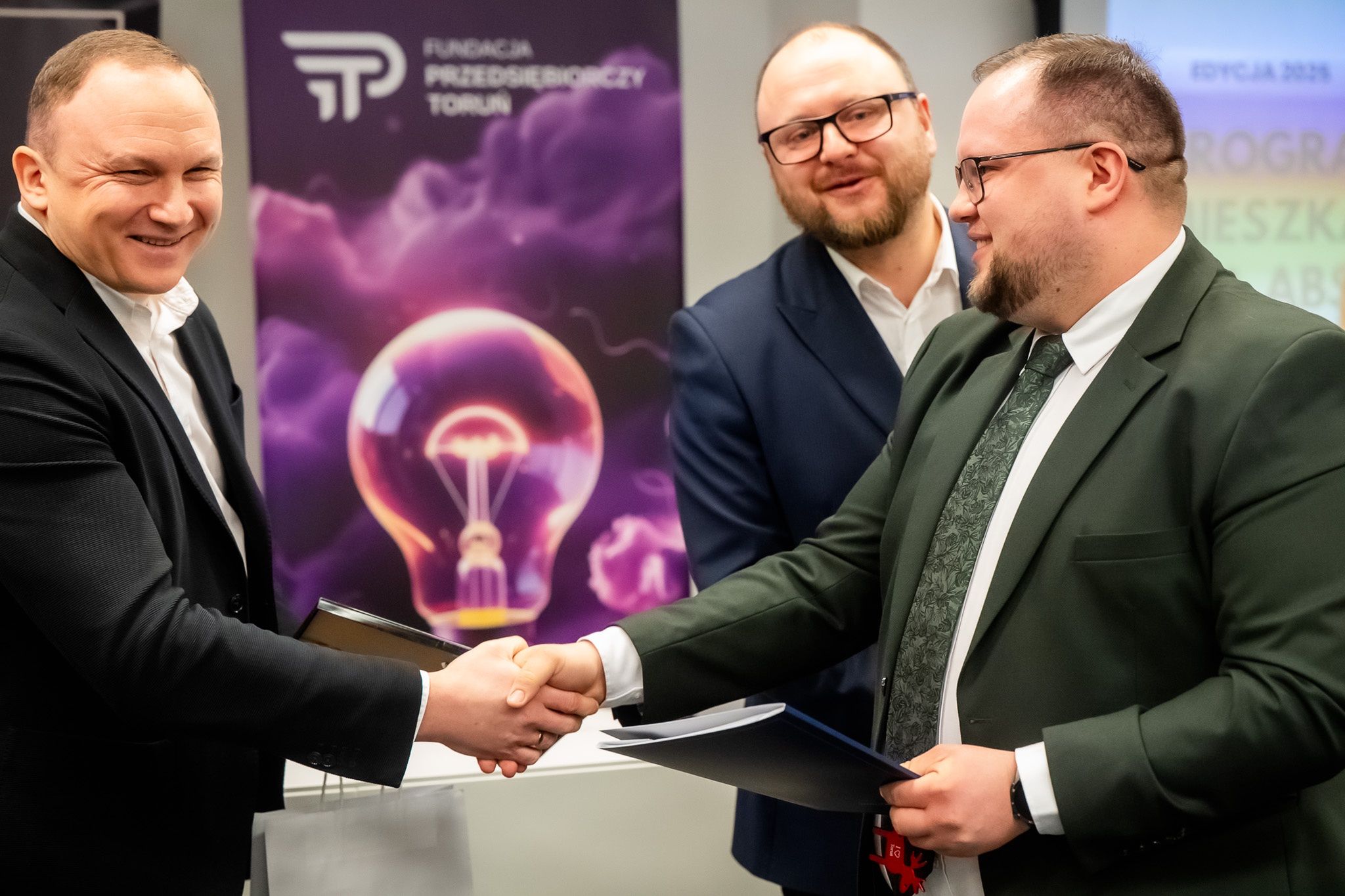 Najlepsi absolwenci otrzymali klucze do mieszkań